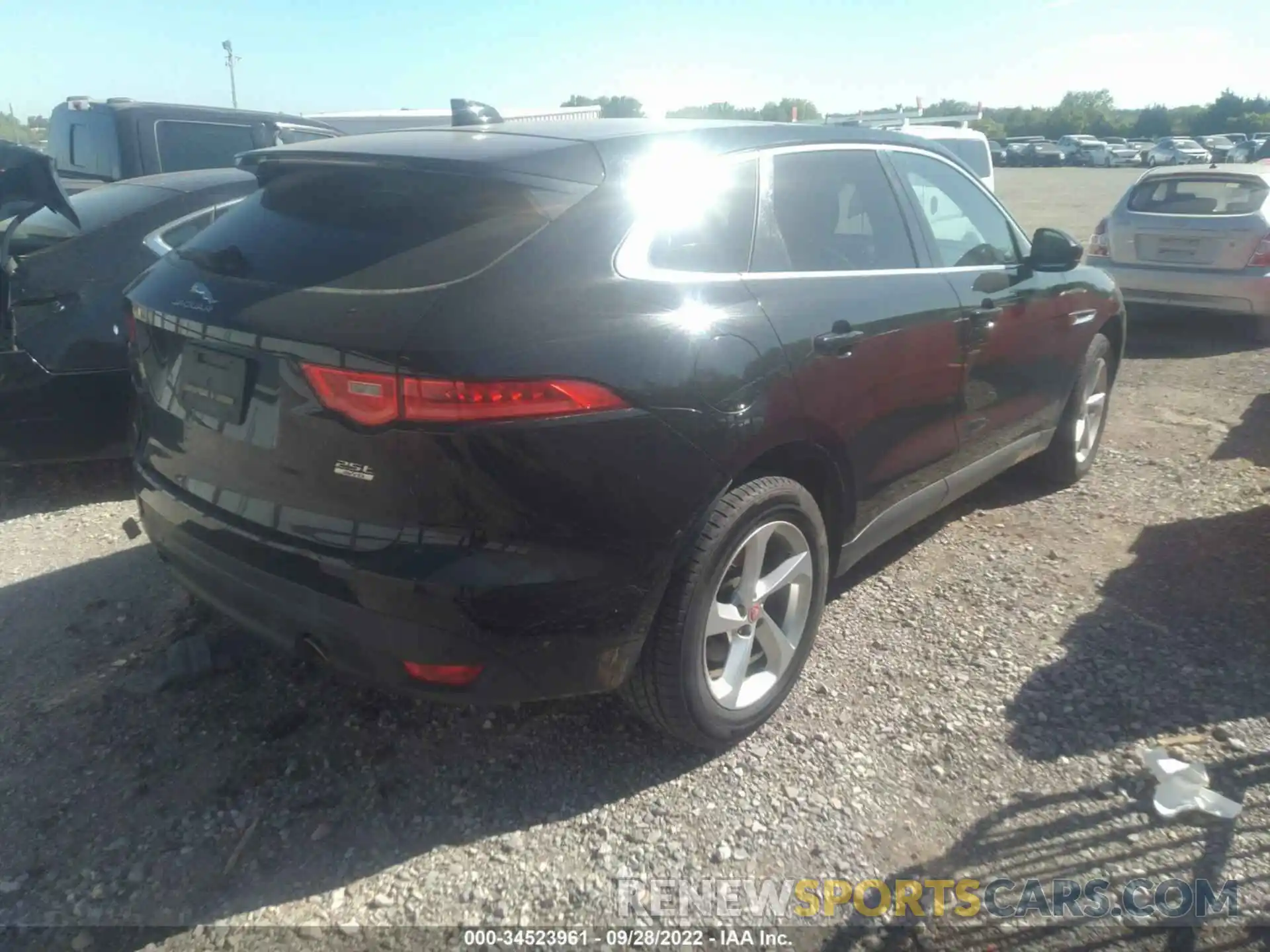 4 Photograph of a damaged car SADCS2FX4KA601677 JAGUAR F-PACE 2019