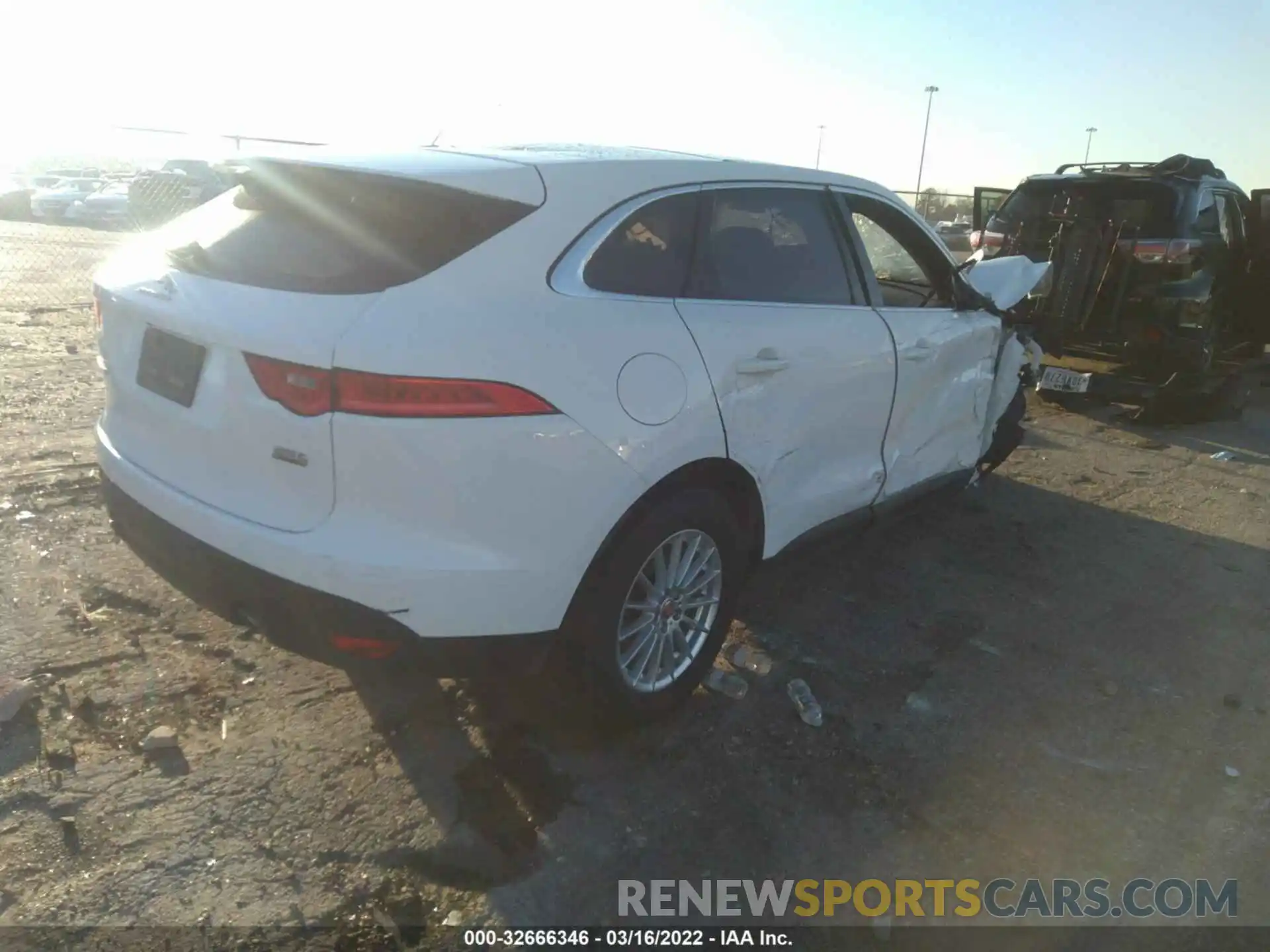 4 Photograph of a damaged car SADCS2FX5KA391977 JAGUAR F-PACE 2019