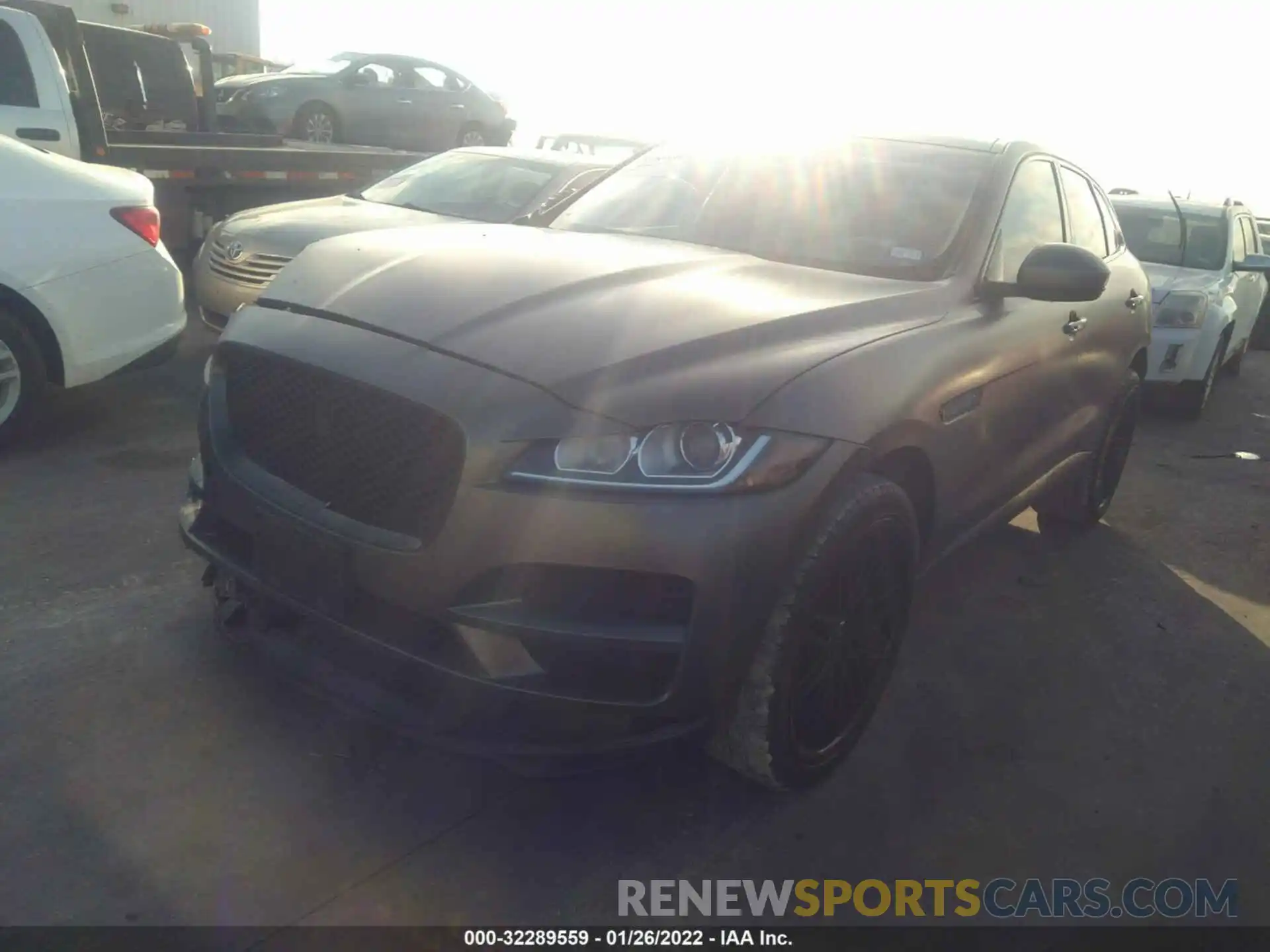 2 Фотография поврежденного автомобиля SADCS2FX8KA390127 JAGUAR F-PACE 2019