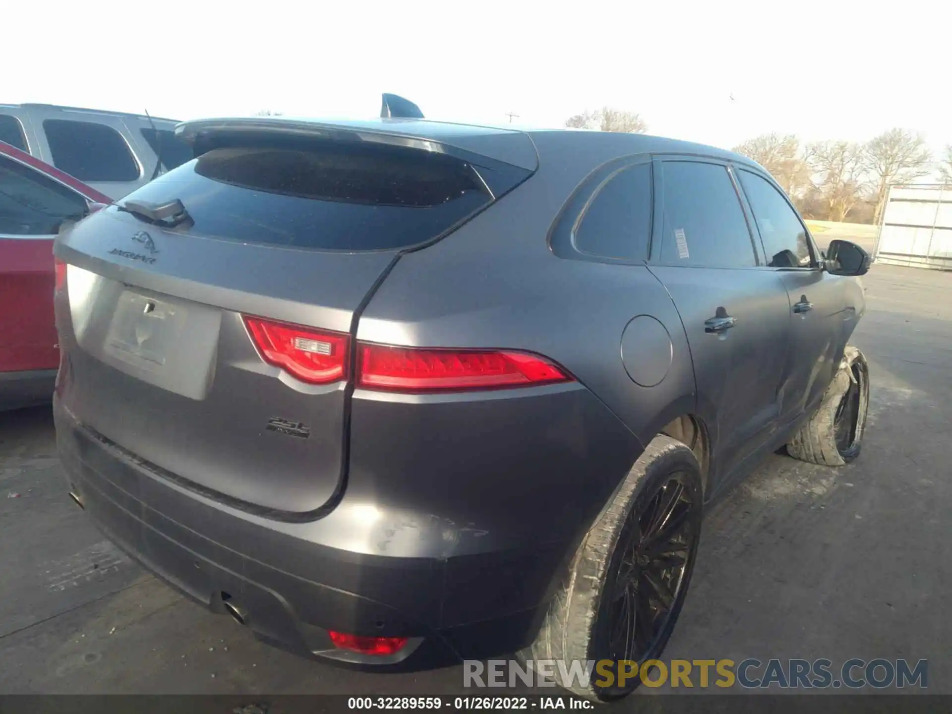 4 Фотография поврежденного автомобиля SADCS2FX8KA390127 JAGUAR F-PACE 2019