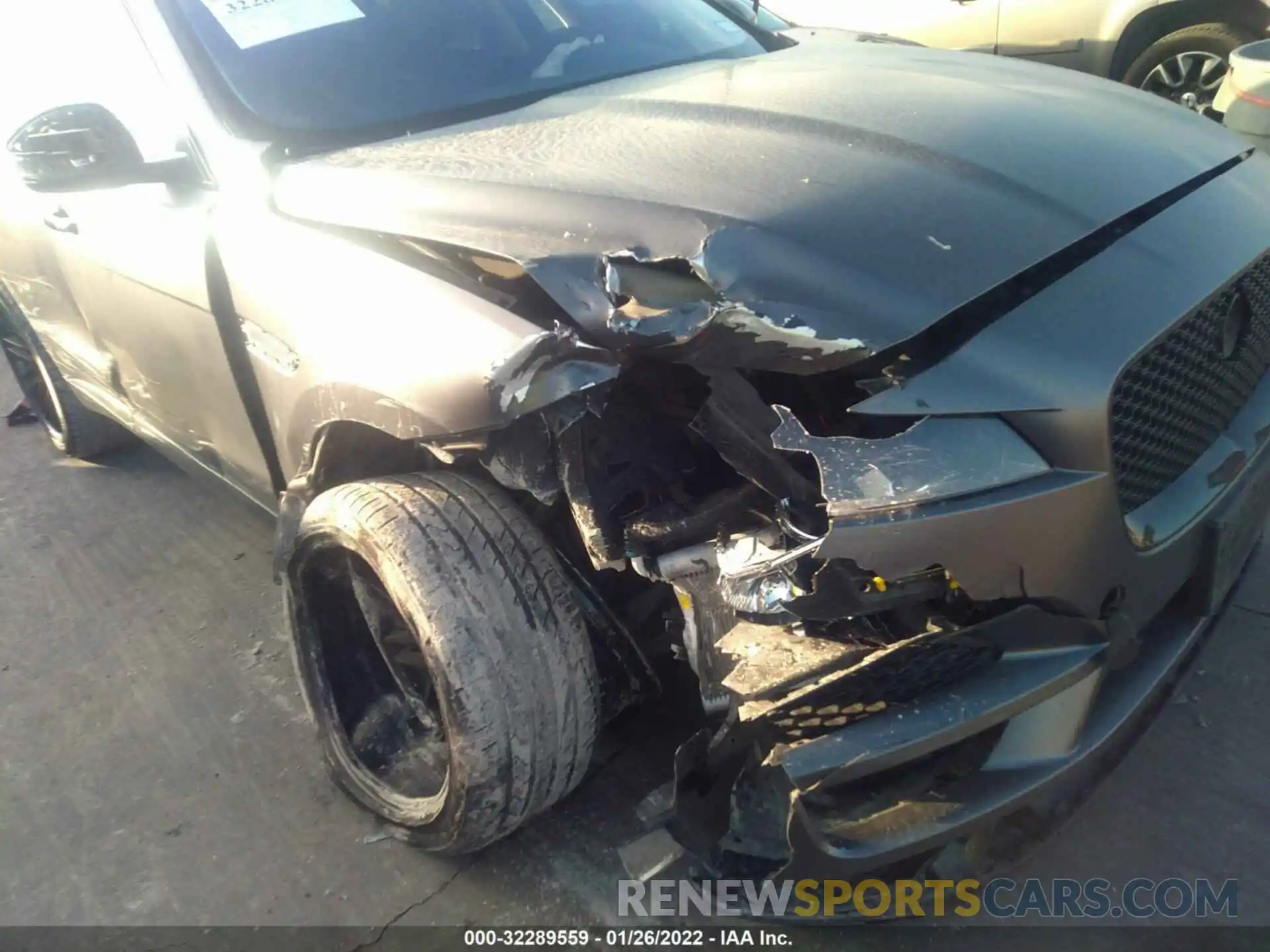 6 Photograph of a damaged car SADCS2FX8KA390127 JAGUAR F-PACE 2019