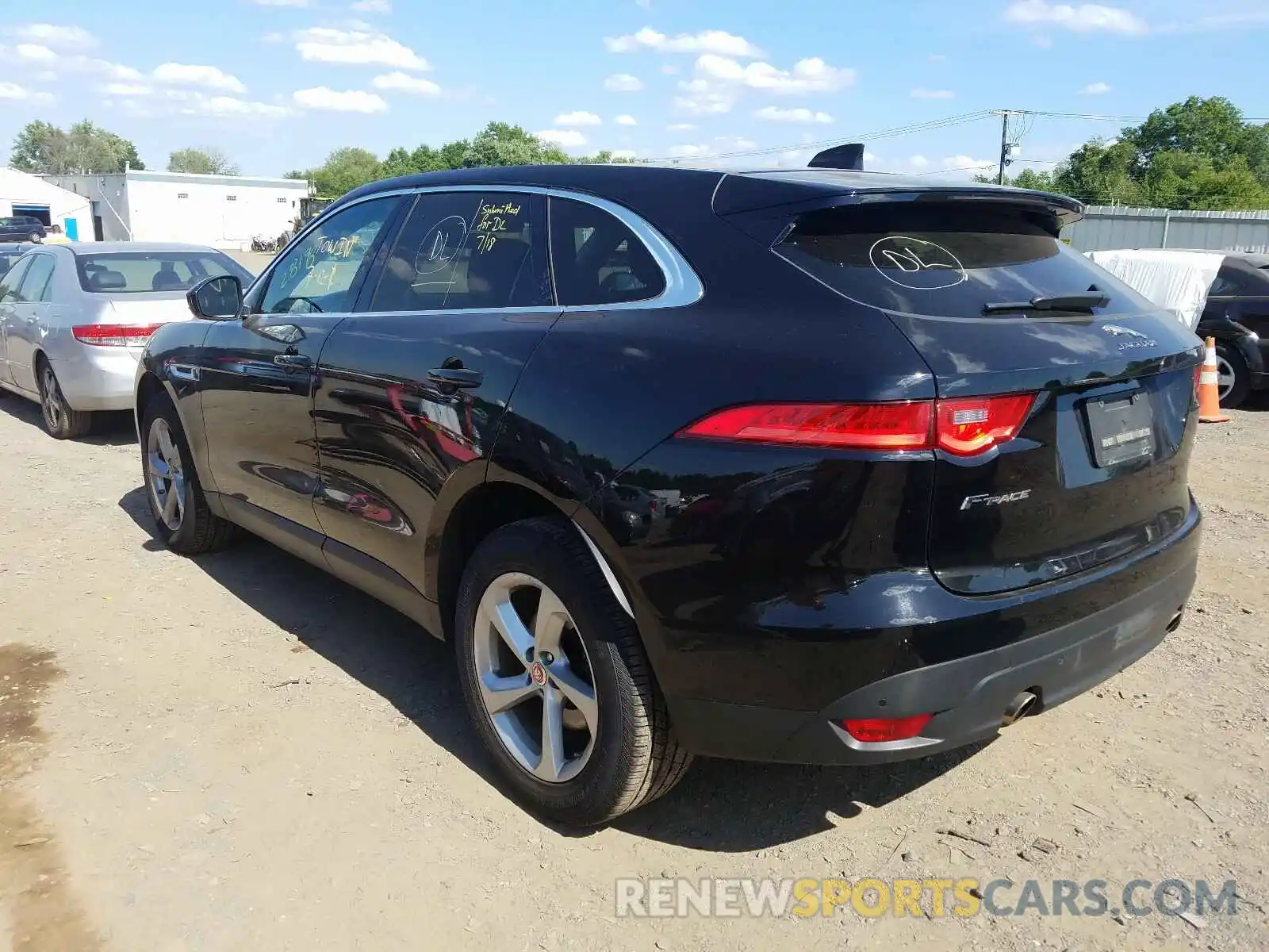 3 Фотография поврежденного автомобиля SADCS2FX9KA602016 JAGUAR F-PACE 2019