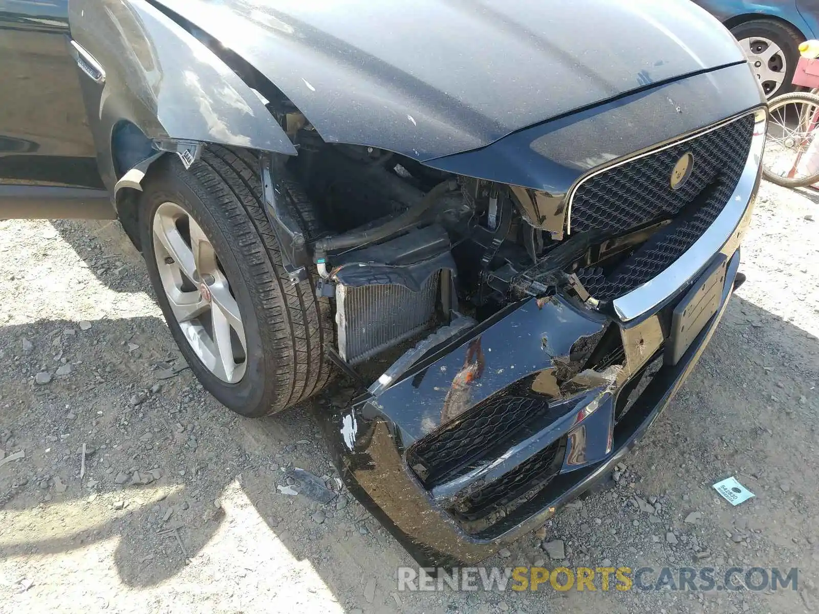 9 Photograph of a damaged car SADCS2FX9KA602016 JAGUAR F-PACE 2019