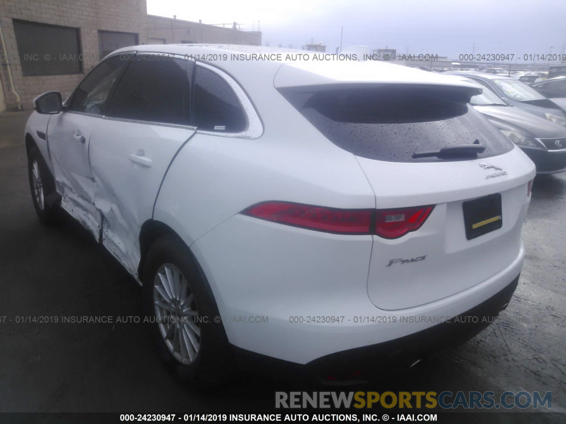 3 Фотография поврежденного автомобиля SADCS2FXXKA392008 JAGUAR F-PACE 2019