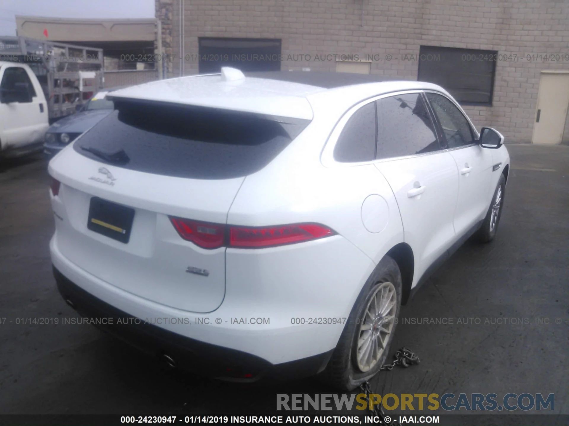 4 Фотография поврежденного автомобиля SADCS2FXXKA392008 JAGUAR F-PACE 2019