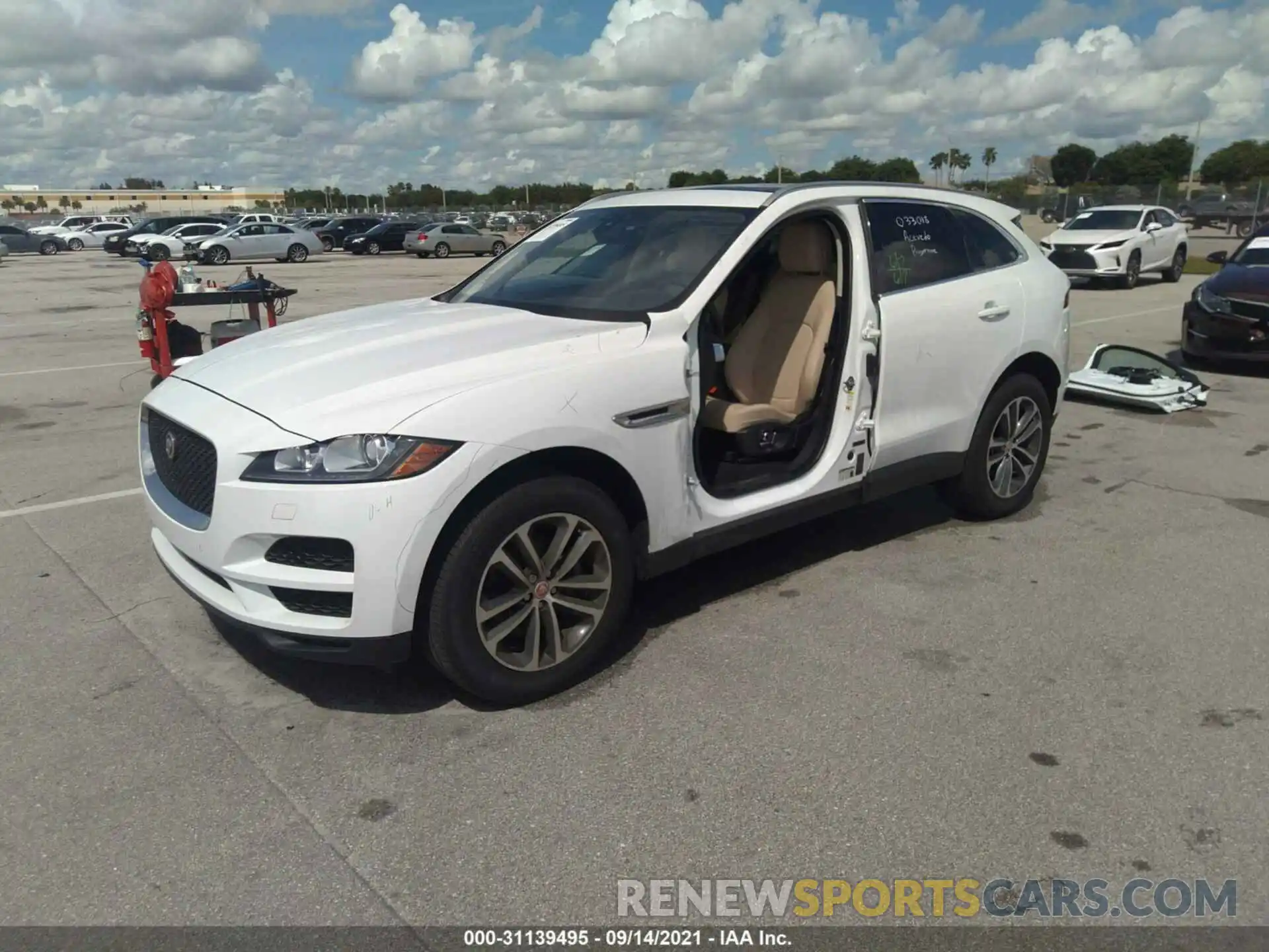 2 Фотография поврежденного автомобиля SADCJ2FX2LA634312 JAGUAR F-PACE 2020