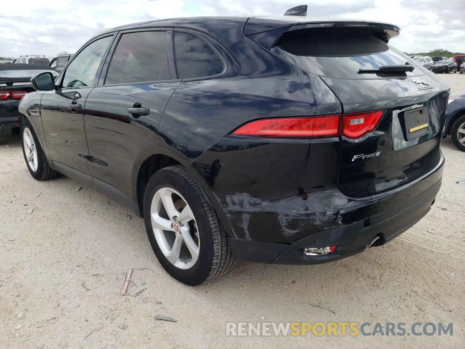 3 Фотография поврежденного автомобиля SADCJ2FXXLA645641 JAGUAR F-PACE 2020