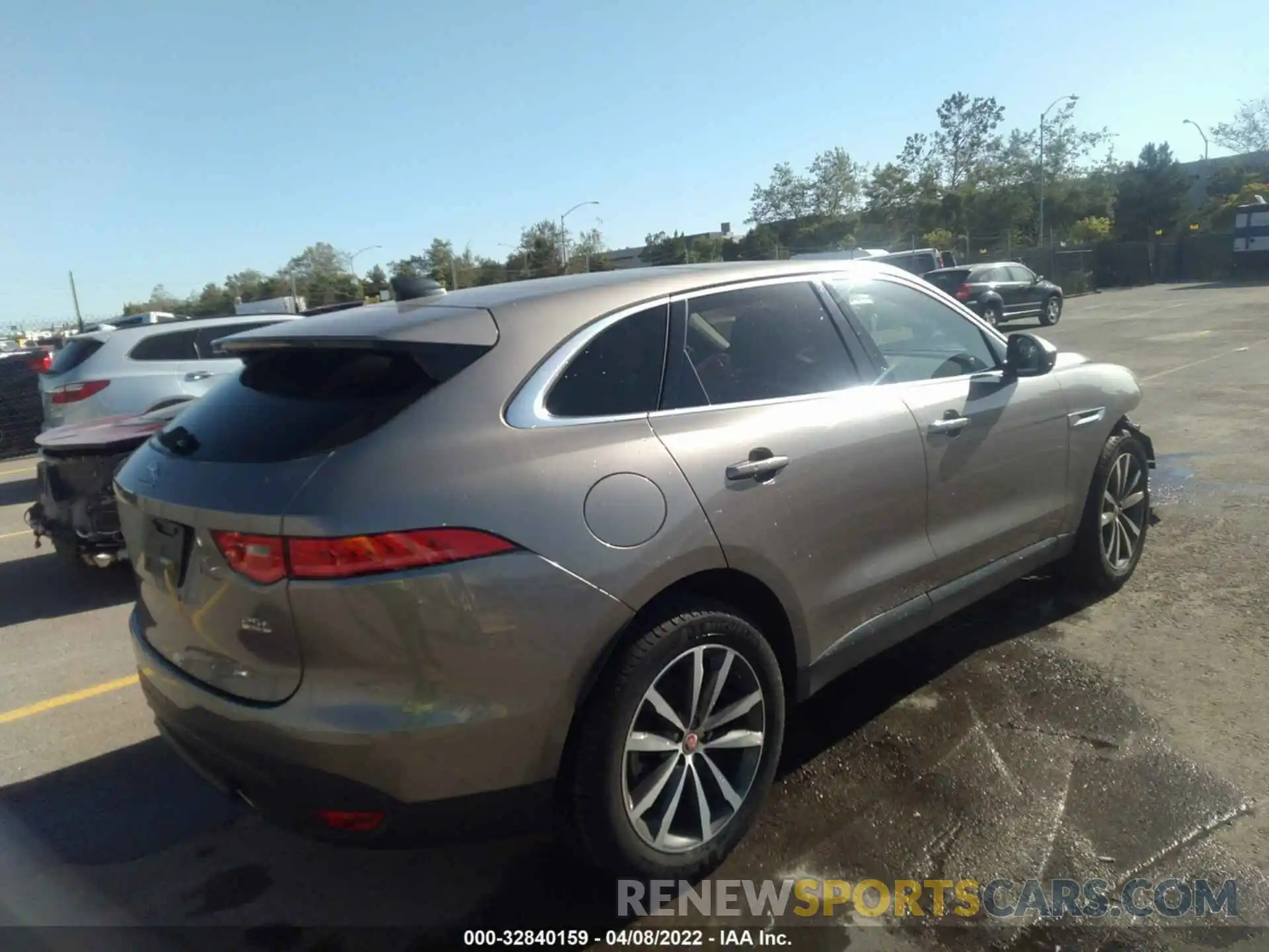 4 Photograph of a damaged car SADCK2FX1LA637134 JAGUAR F-PACE 2020