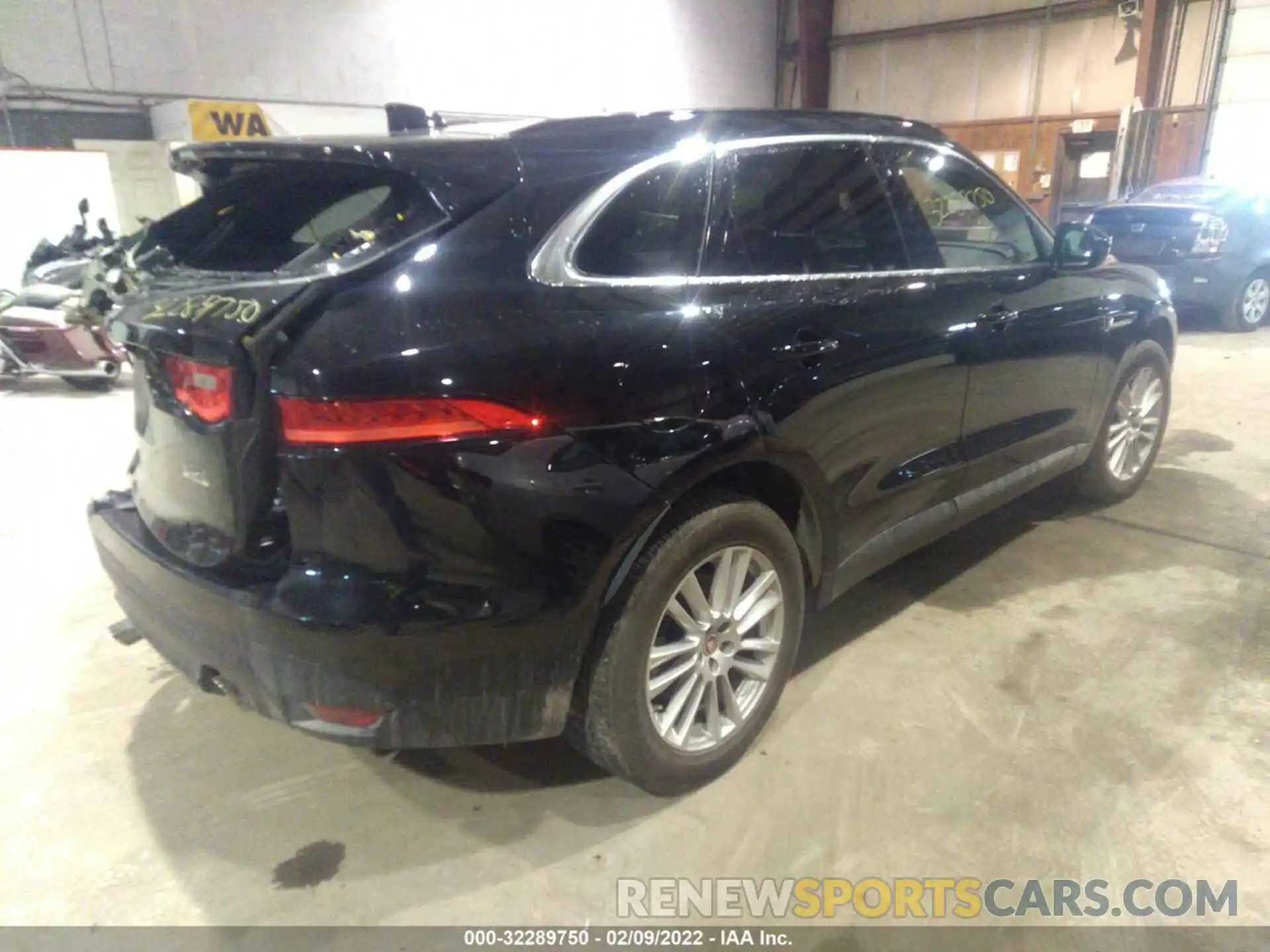 4 Photograph of a damaged car SADCK2FX3LA648510 JAGUAR F-PACE 2020