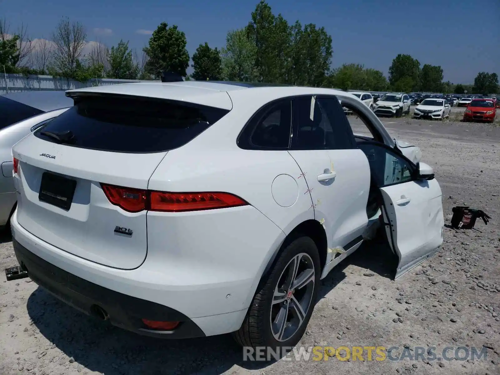 4 Photograph of a damaged car SADCL2GX1LA642037 JAGUAR F-PACE 2020