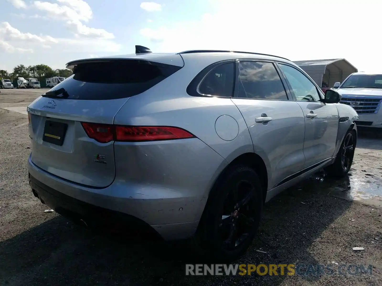 4 Photograph of a damaged car SADCM2FV3LA647107 JAGUAR F-PACE 2020