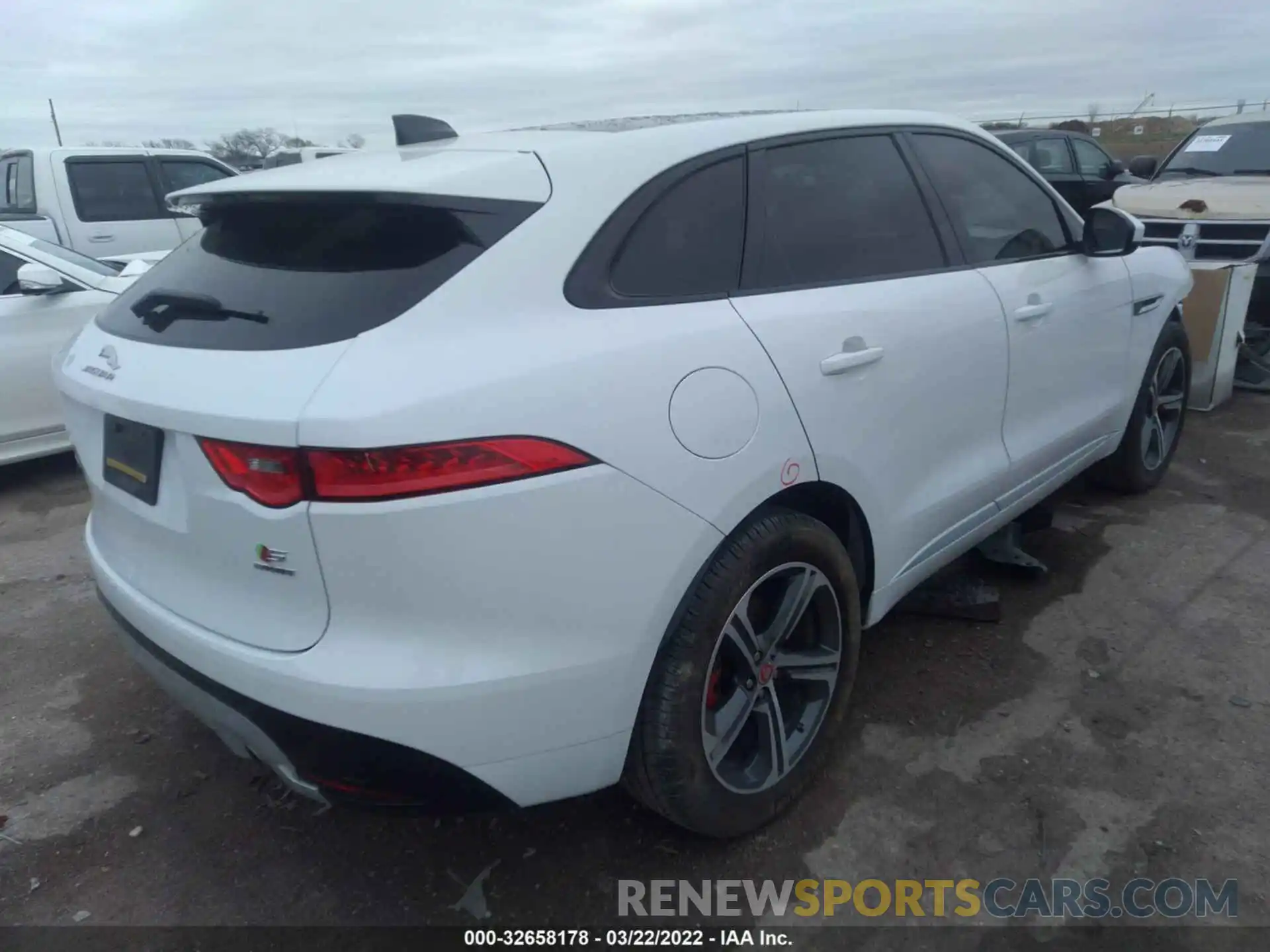 4 Photograph of a damaged car SADCM2FV4LA637749 JAGUAR F-PACE 2020