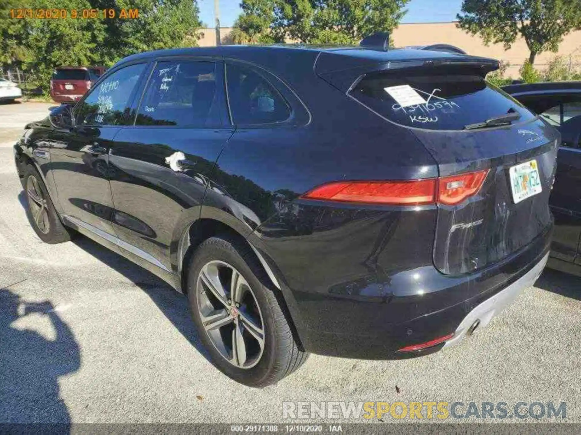 17 Photograph of a damaged car SADCM2FV6LA640040 JAGUAR F-PACE 2020