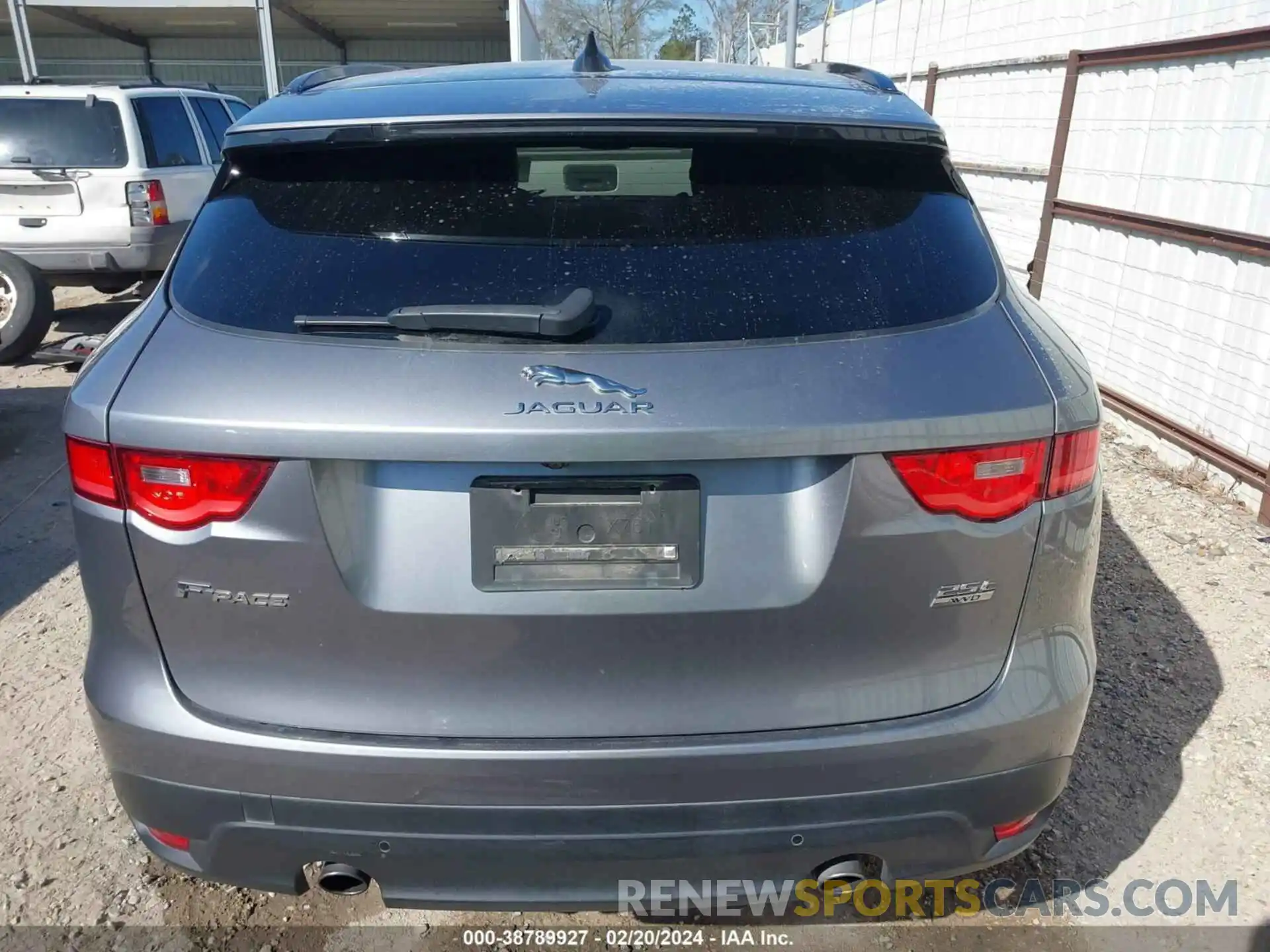 17 Photograph of a damaged car SADCP2FX5LA648476 JAGUAR F-PACE 2020