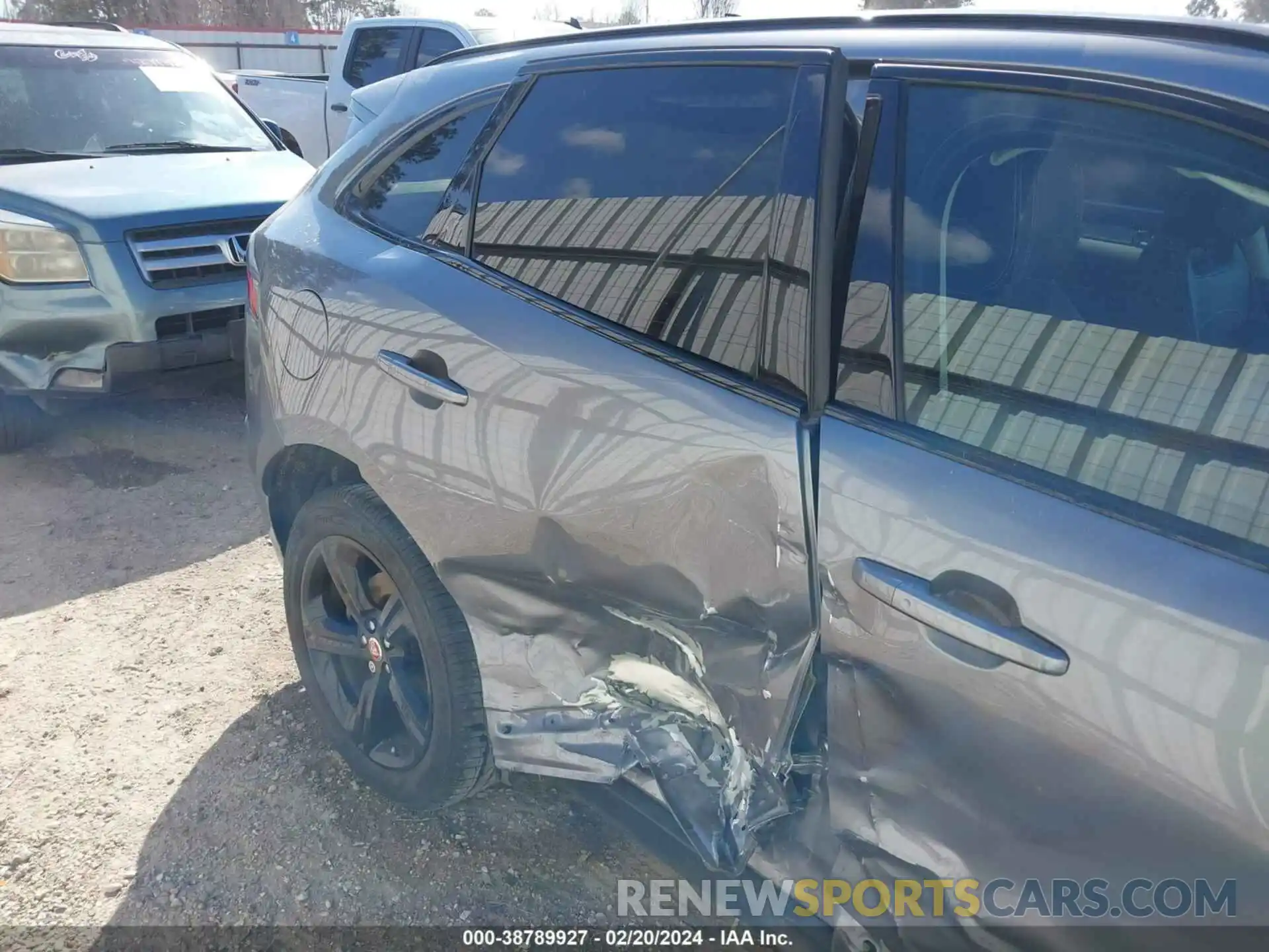 6 Photograph of a damaged car SADCP2FX5LA648476 JAGUAR F-PACE 2020