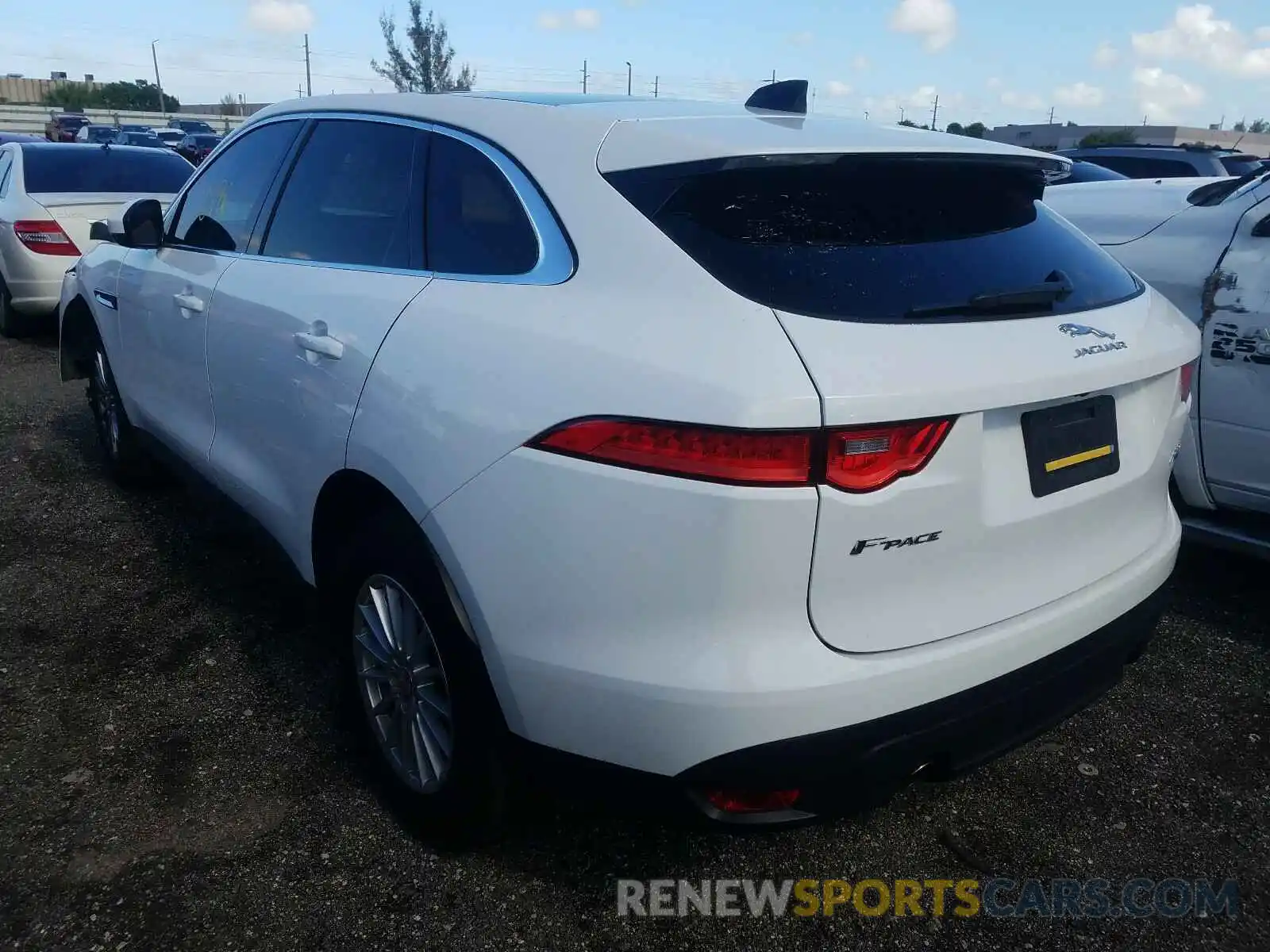 3 Фотография поврежденного автомобиля SADCS2FX2LA640110 JAGUAR F-PACE 2020