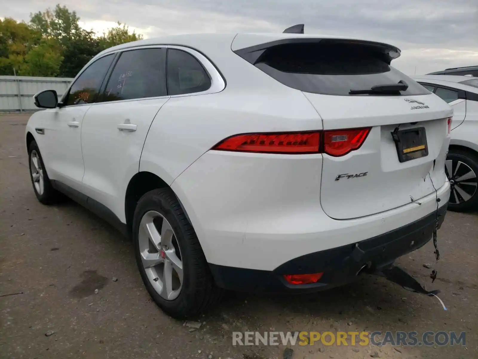 3 Фотография поврежденного автомобиля SADCS2FX4LA645888 JAGUAR F-PACE 2020