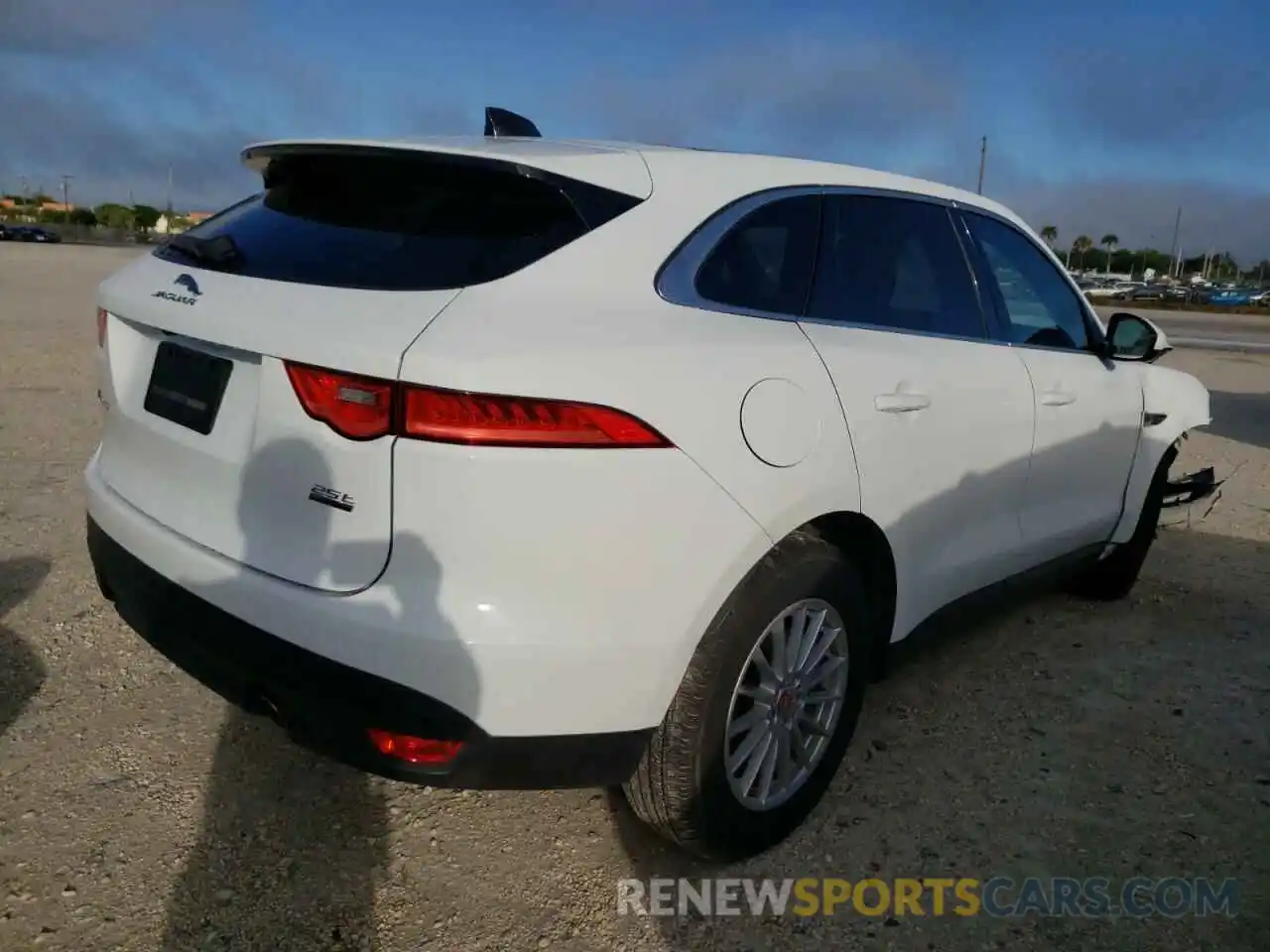 4 Photograph of a damaged car SADCS2FX4LA657104 JAGUAR F-PACE 2020