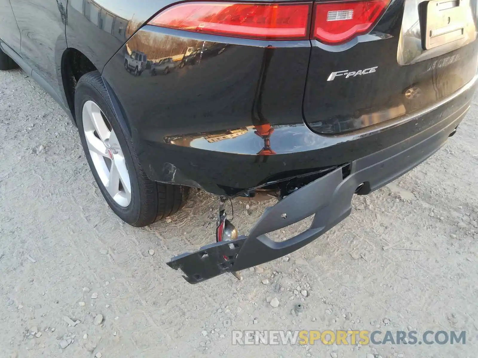 10 Photograph of a damaged car SADCS2FX7LA645562 JAGUAR F-PACE 2020