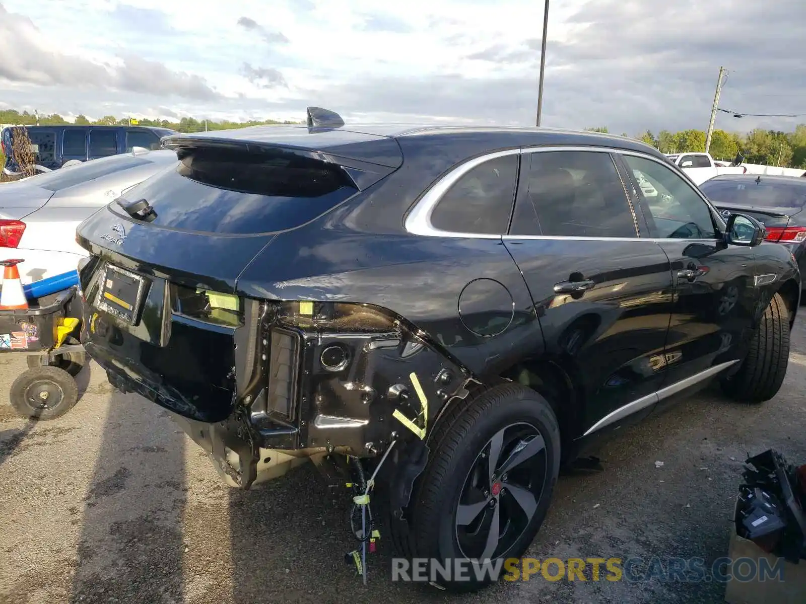 4 Photograph of a damaged car SADCJ2EU4MA667272 JAGUAR F-PACE 2021