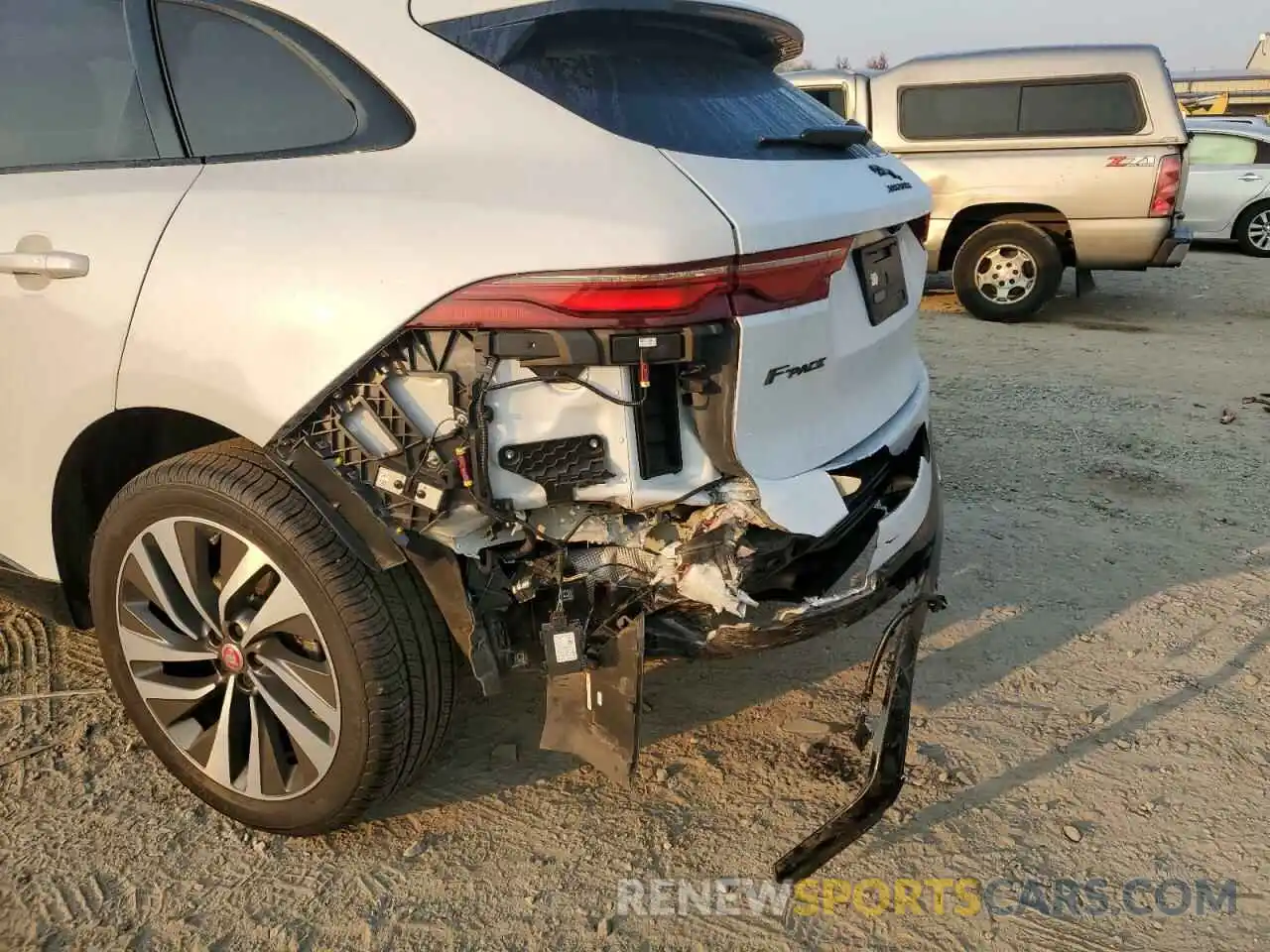 10 Photograph of a damaged car SADCJ2EUXMA665588 JAGUAR F-PACE 2021