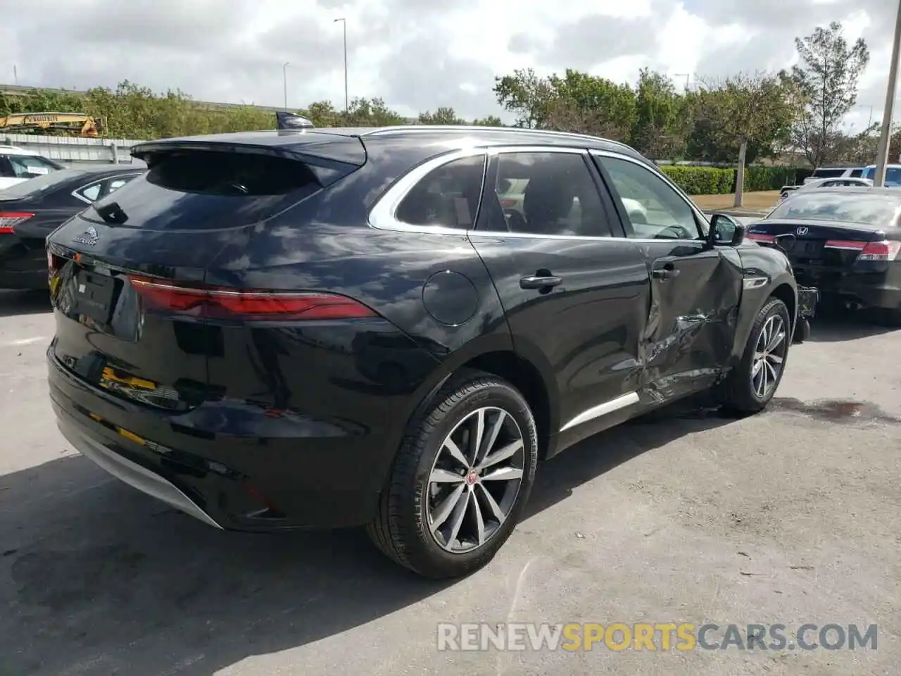 4 Photograph of a damaged car SADCJ2EXXMA686774 JAGUAR F-PACE 2021