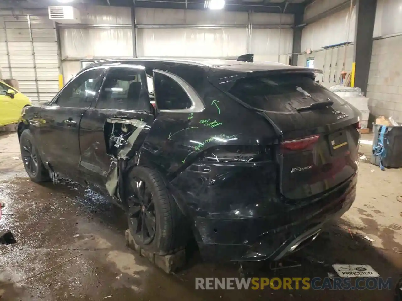 3 Photograph of a damaged car SADCT2FU9MA666675 JAGUAR F-PACE 2021