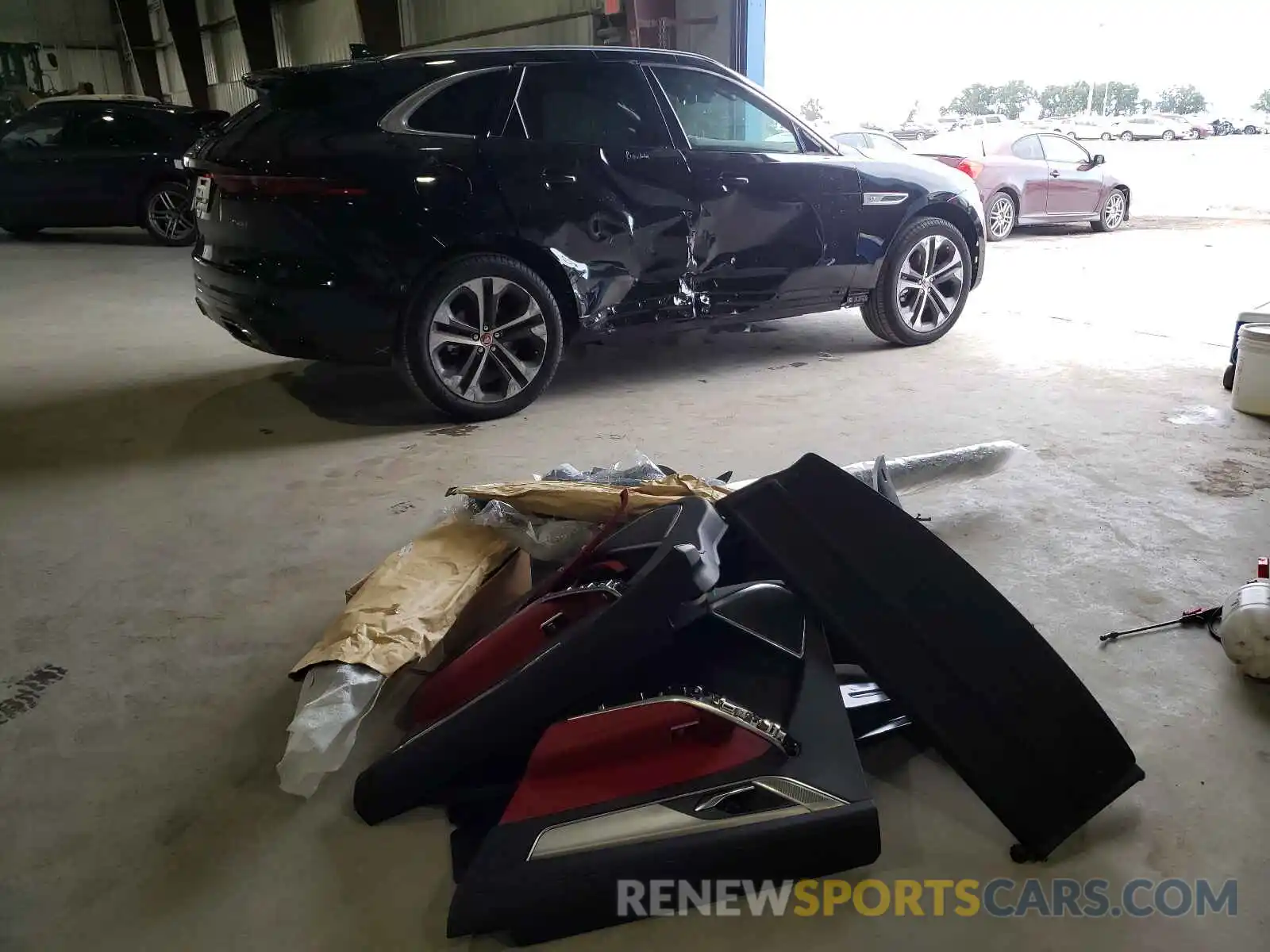 9 Photograph of a damaged car SADCT2FU9MA666899 JAGUAR F-PACE 2021