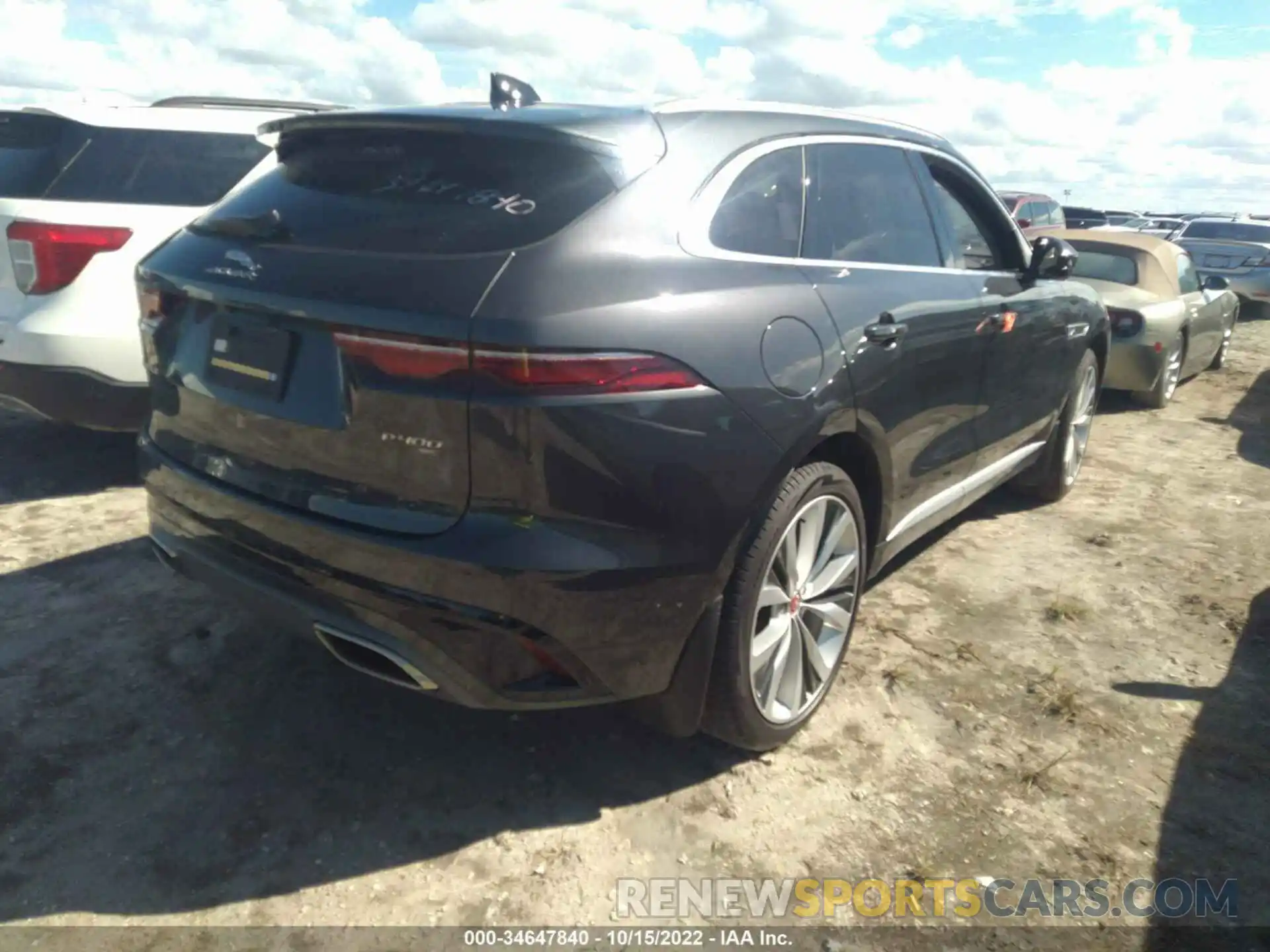 4 Photograph of a damaged car SADCT2FUXMA684635 JAGUAR F-PACE 2021