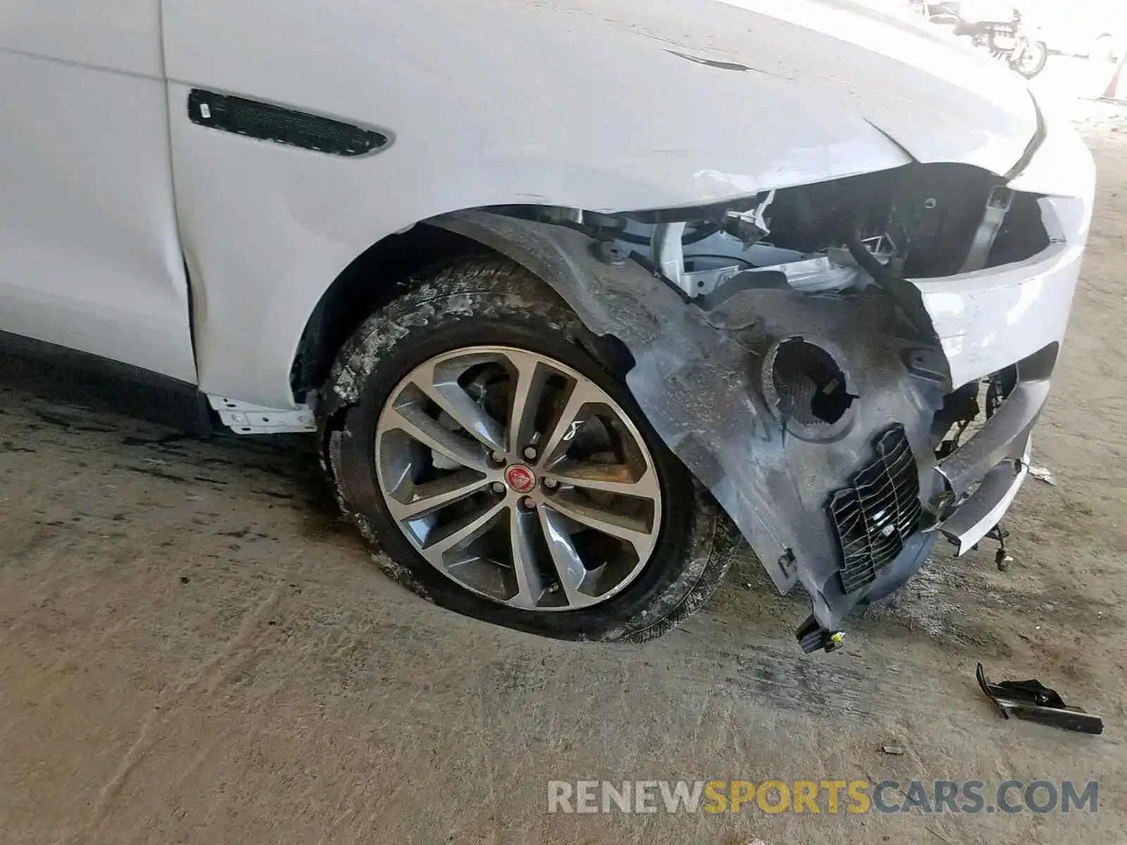 9 Photograph of a damaged car SADCJ2FX9KA610877 JAGUAR F-PACE PRE 2019