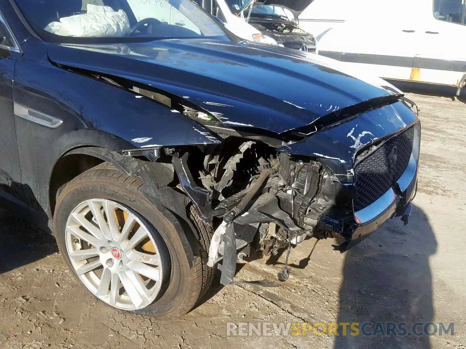 9 Photograph of a damaged car SADCK2GX3KA392852 JAGUAR F-PACE PRE 2019