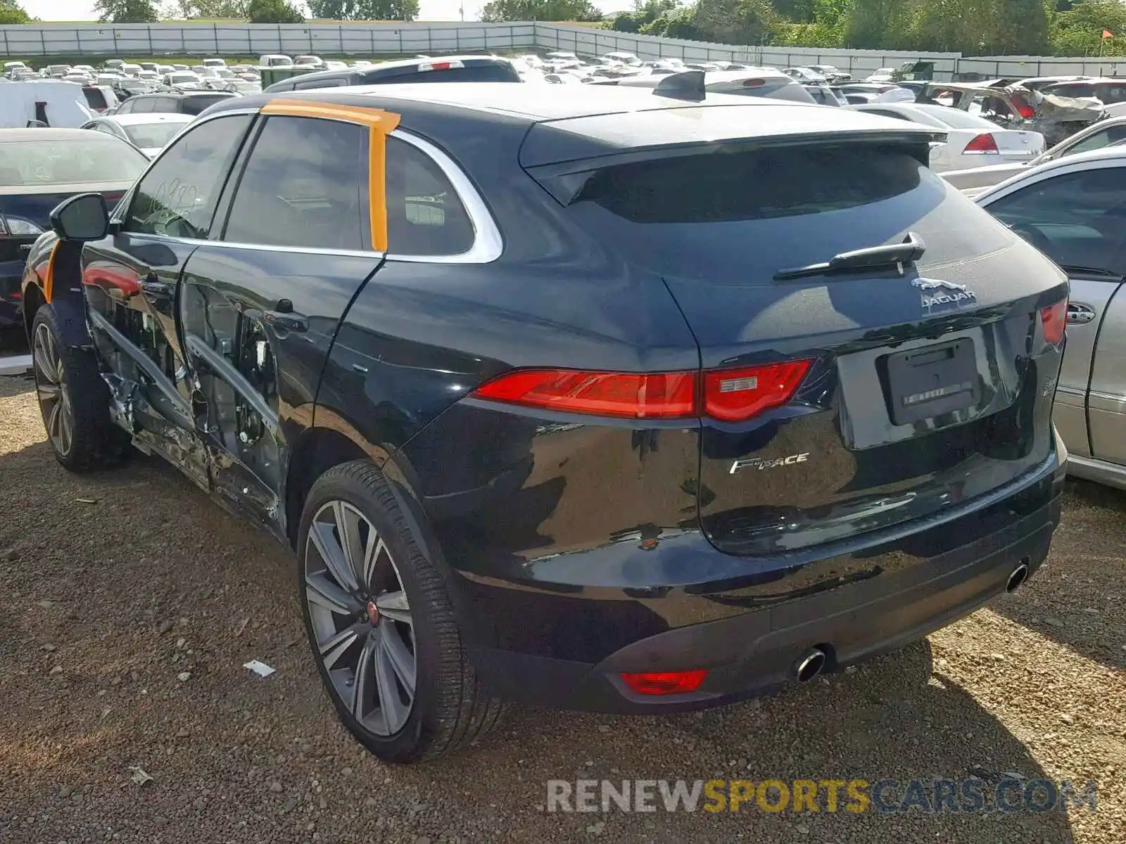 3 Фотография поврежденного автомобиля SADCK2GX8KA395682 JAGUAR F-PACE PRE 2019