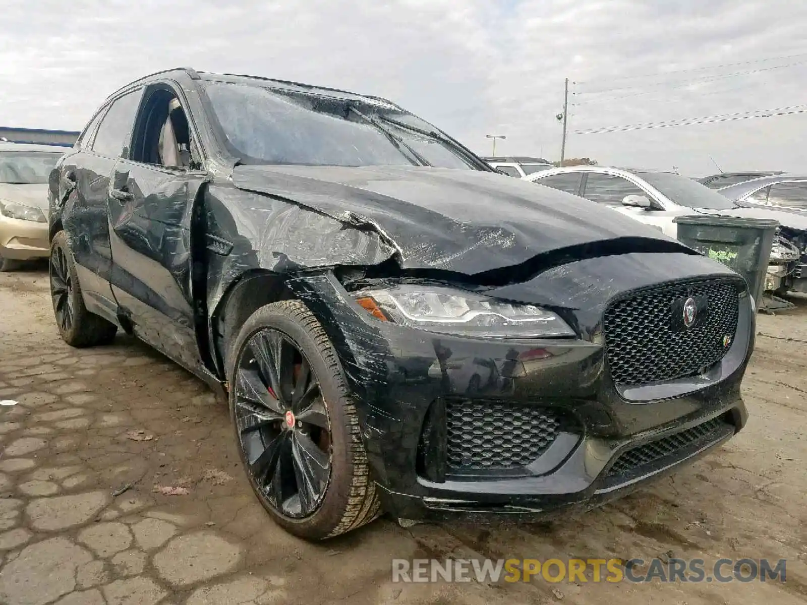 1 Фотография поврежденного автомобиля SADCM2FV4KA356890 JAGUAR F-PACE S 2019