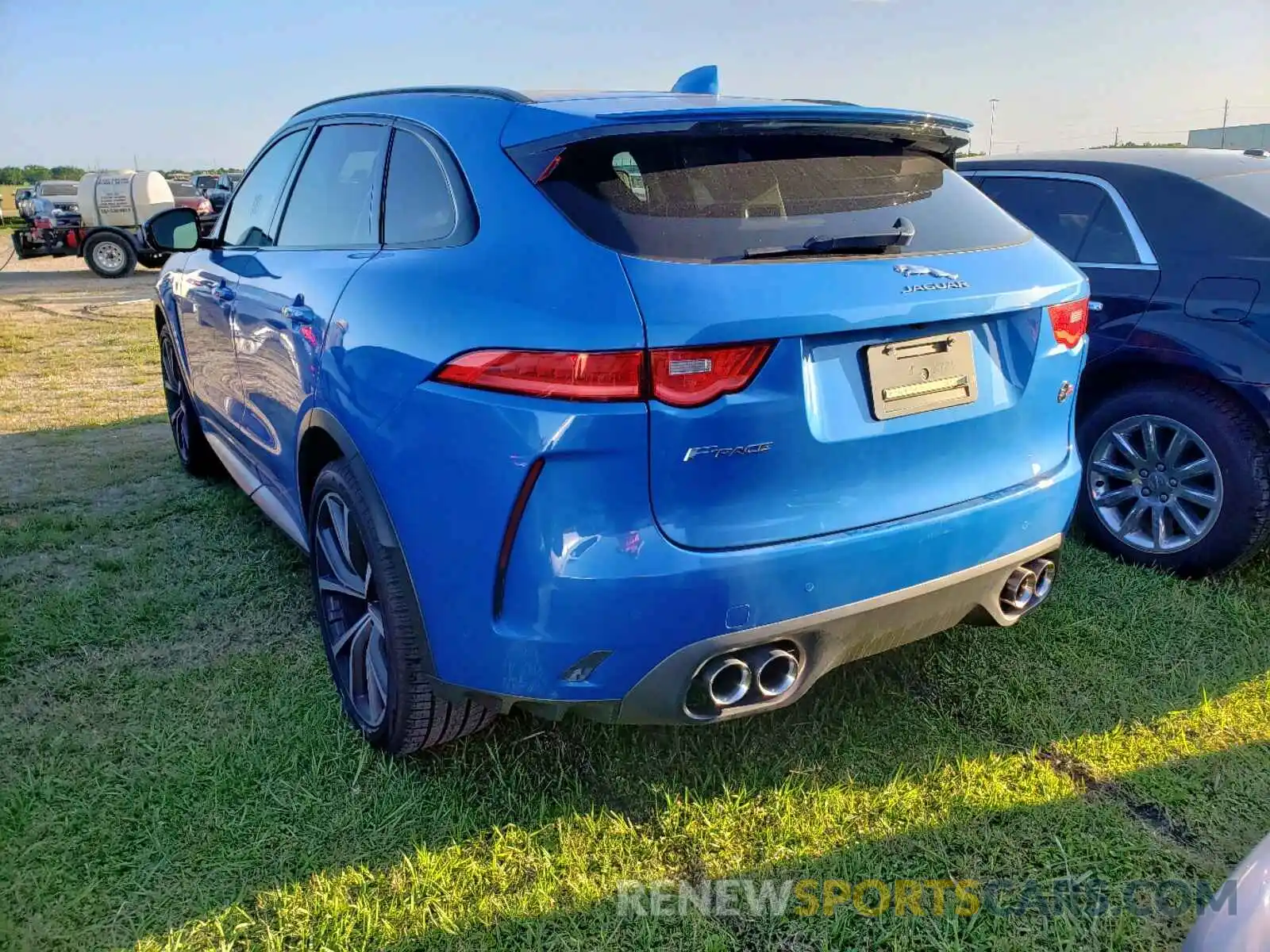 3 Фотография поврежденного автомобиля SADCZ2EE6KA608089 JAGUAR F-PACE SVR 2019