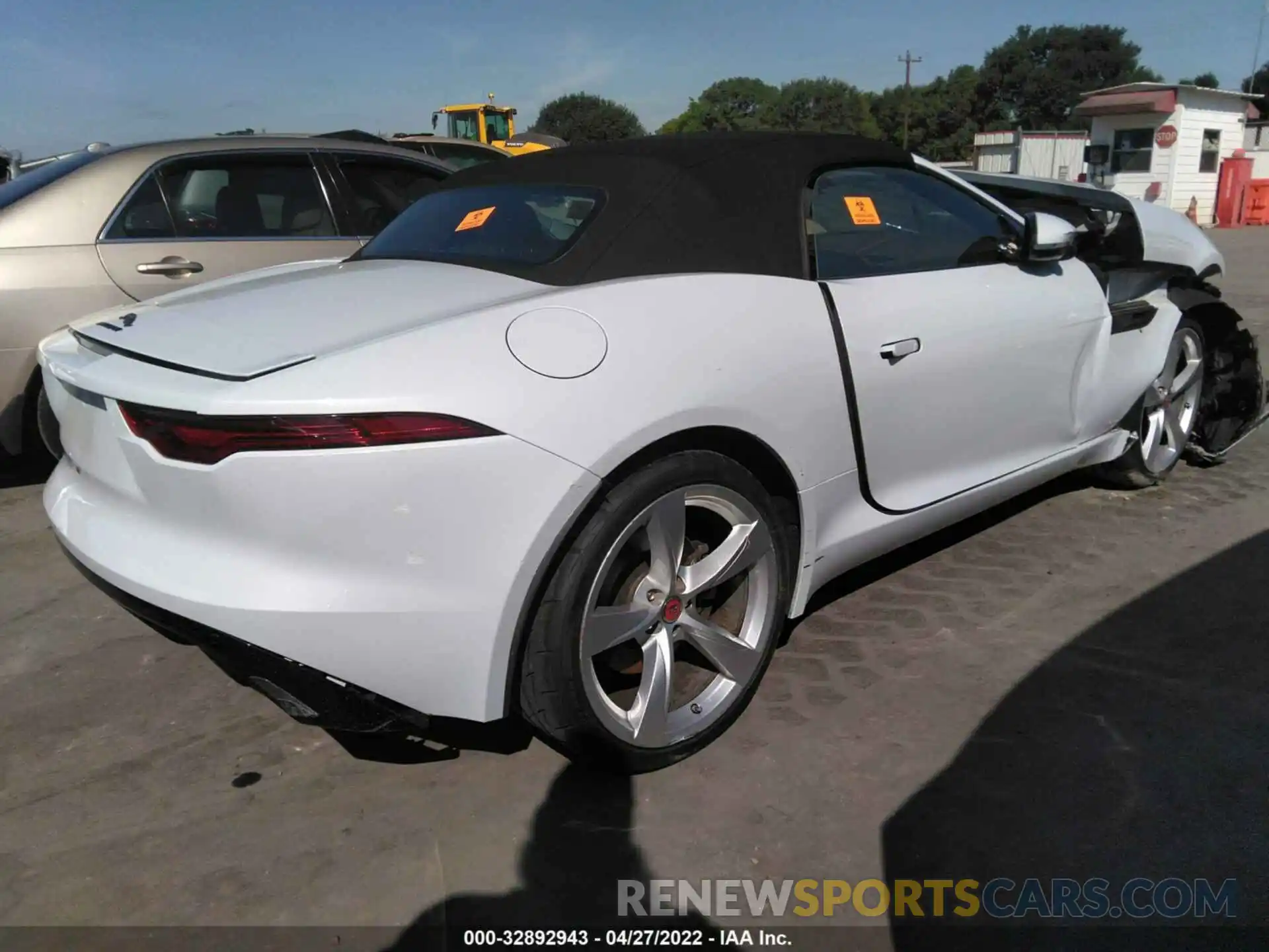 4 Фотография поврежденного автомобиля SAJDD5GX3MCK75079 JAGUAR F-TYPE 2021