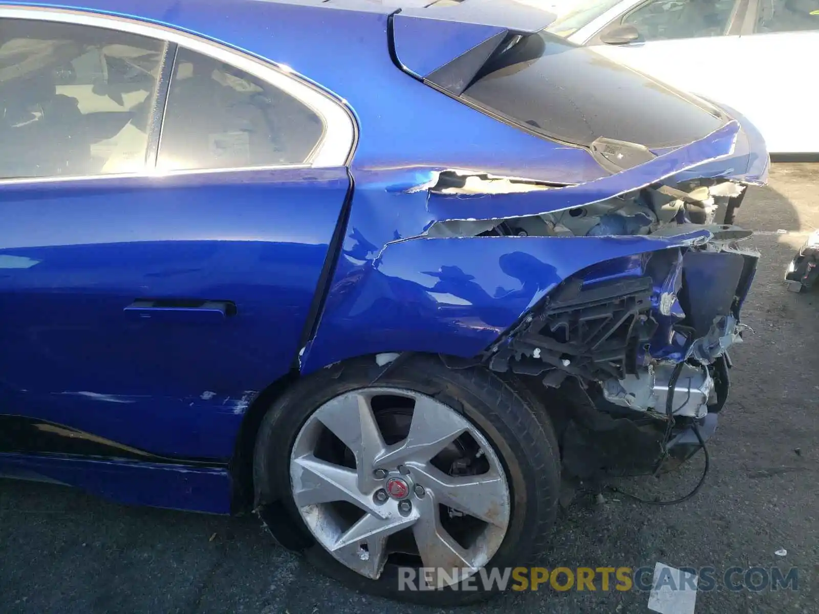 9 Photograph of a damaged car SADHB2S11K1F73783 JAGUAR I-PACE 2019