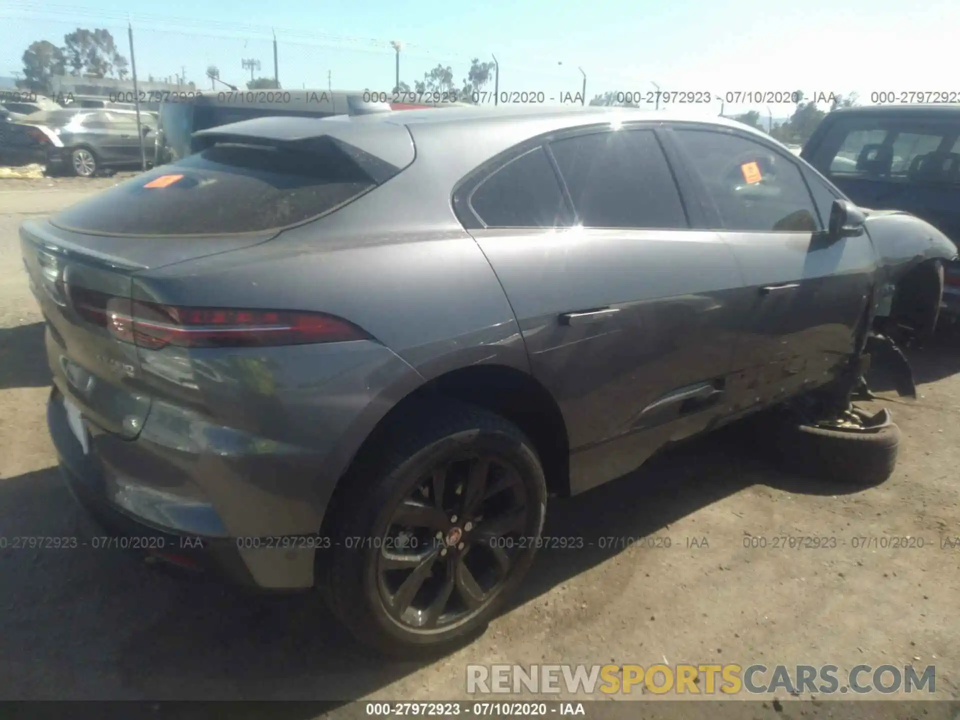 4 Photograph of a damaged car SADHC2S10K1F73884 JAGUAR I-PACE 2019