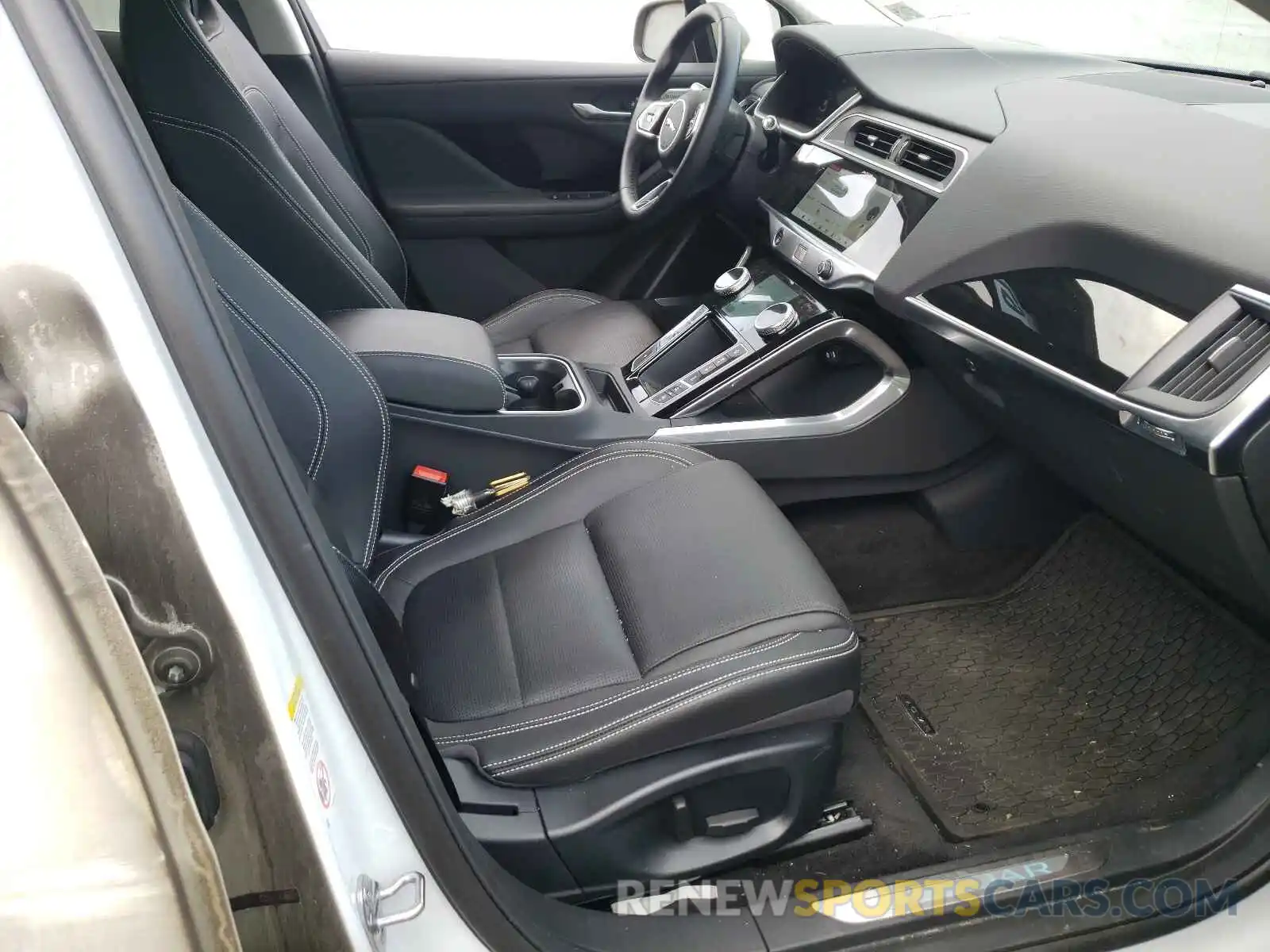 5 Photograph of a damaged car SADHC2S11K1F68967 JAGUAR I-PACE 2019