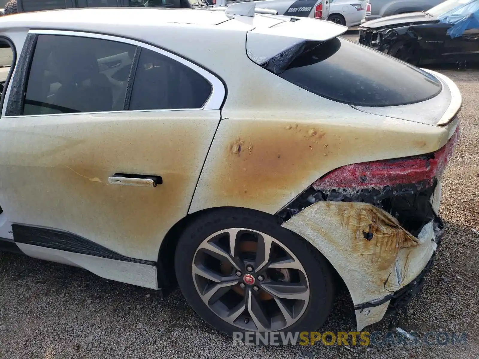 9 Photograph of a damaged car SADHC2S12K1F75314 JAGUAR I-PACE 2019