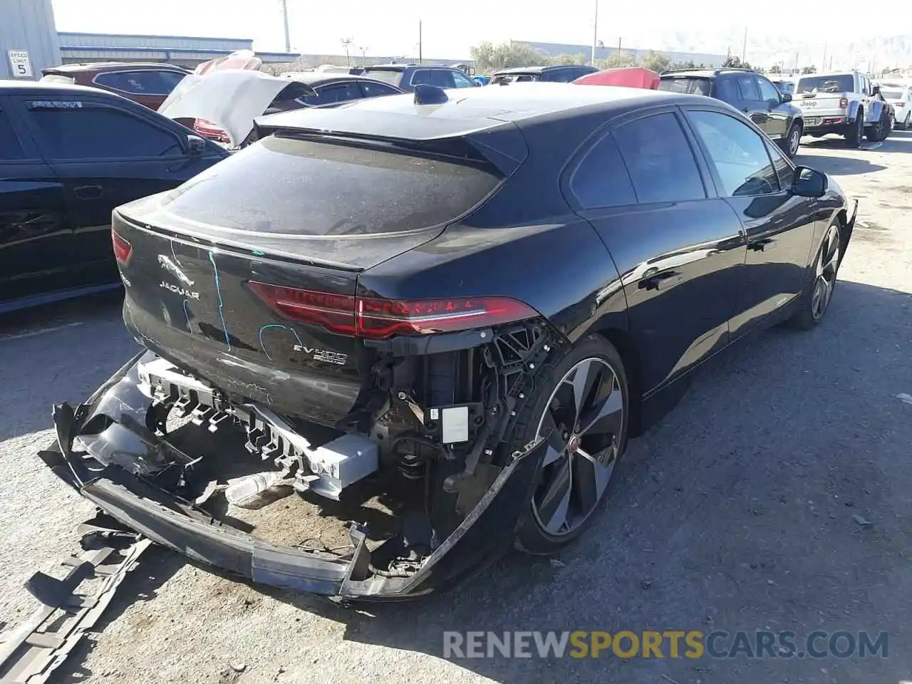 4 Photograph of a damaged car SADHD2S10K1F62381 JAGUAR I-PACE 2019