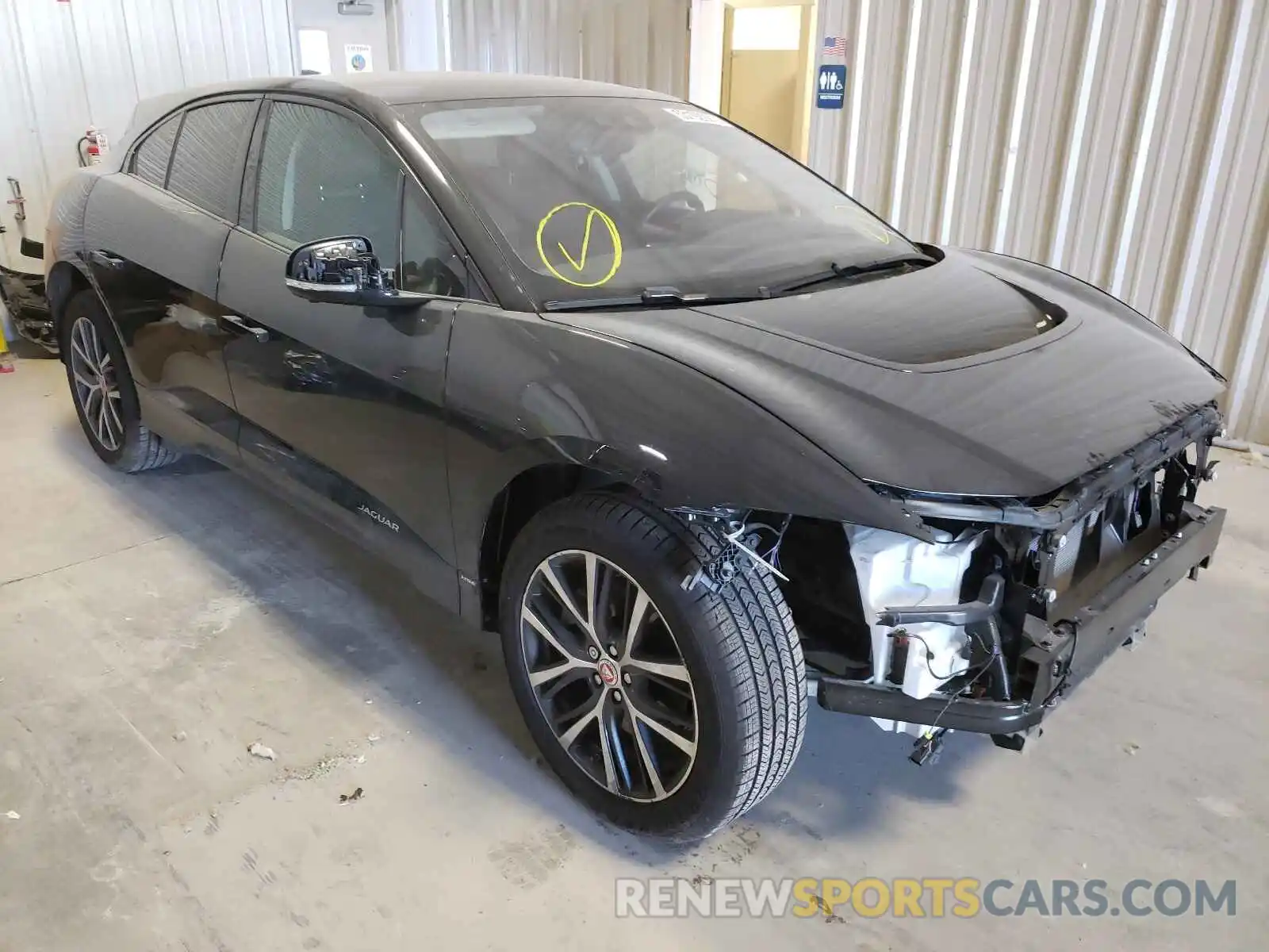 1 Photograph of a damaged car SADHD2S10K1F76555 JAGUAR I-PACE 2019