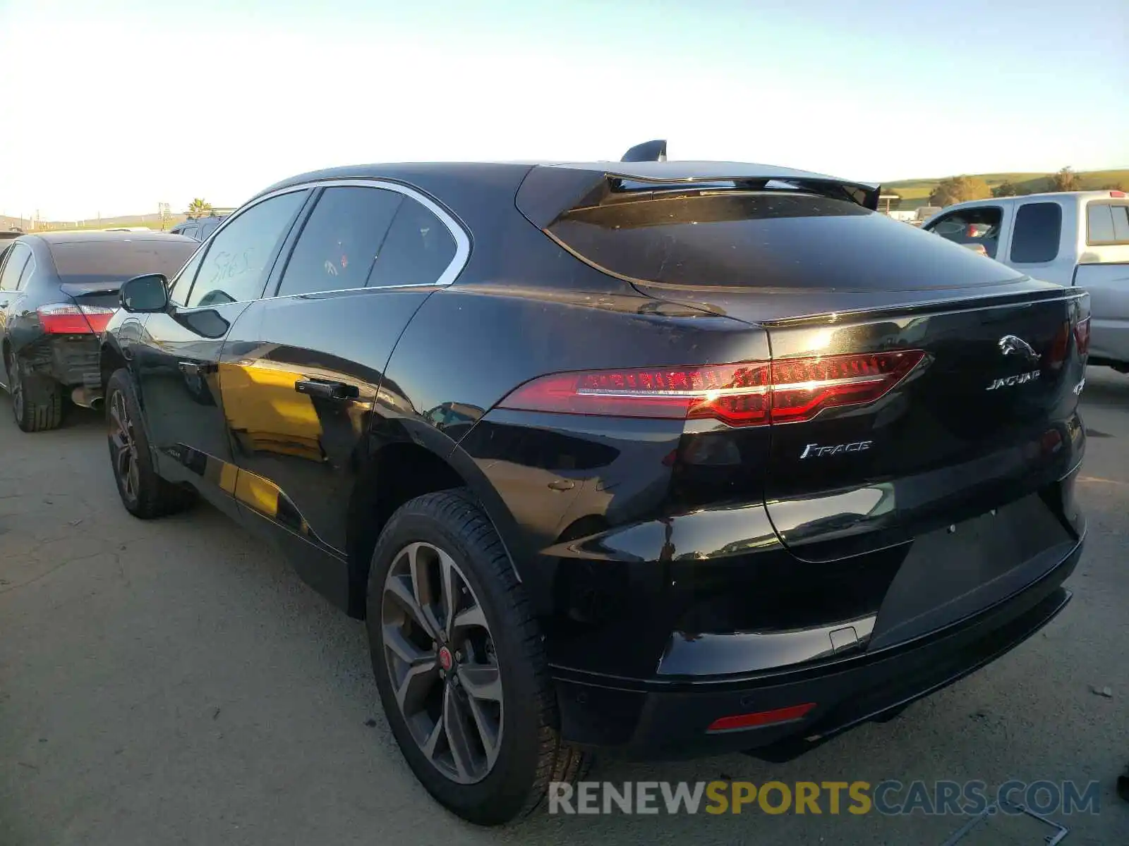 3 Photograph of a damaged car SADHD2S13K1F75660 JAGUAR I-PACE 2019