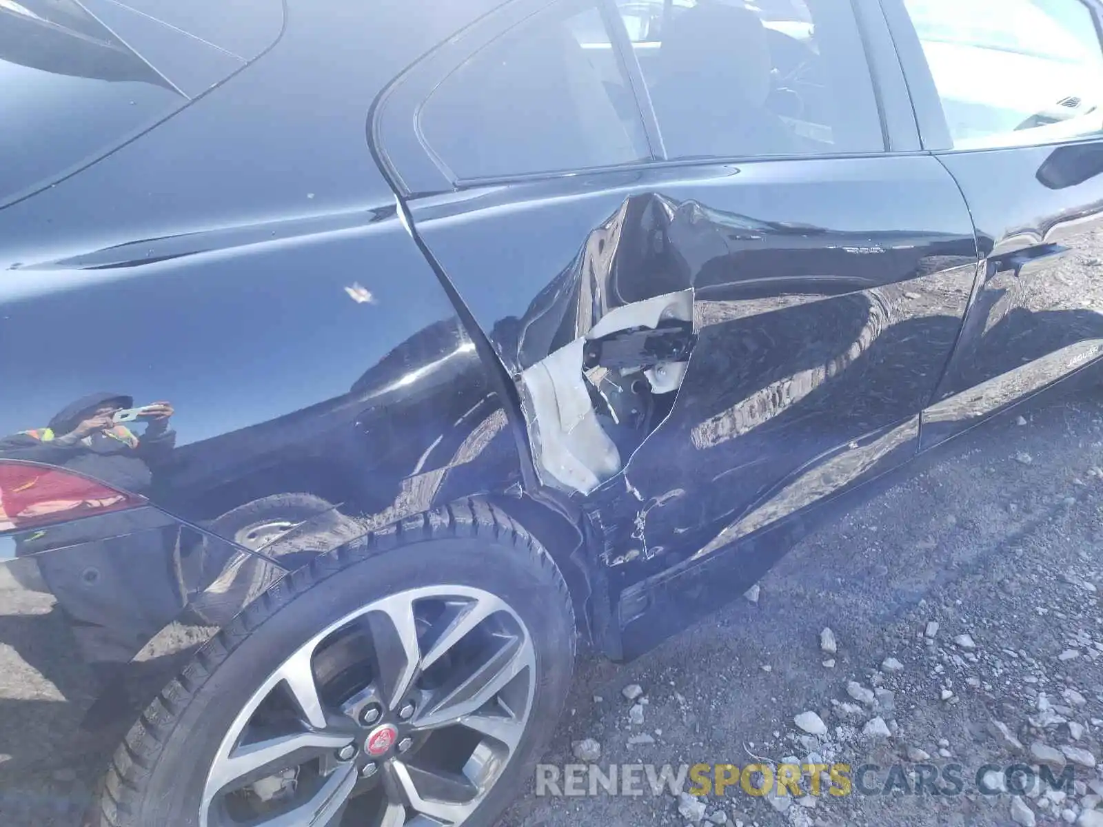 9 Photograph of a damaged car SADHD2S14K1F61928 JAGUAR I-PACE 2019