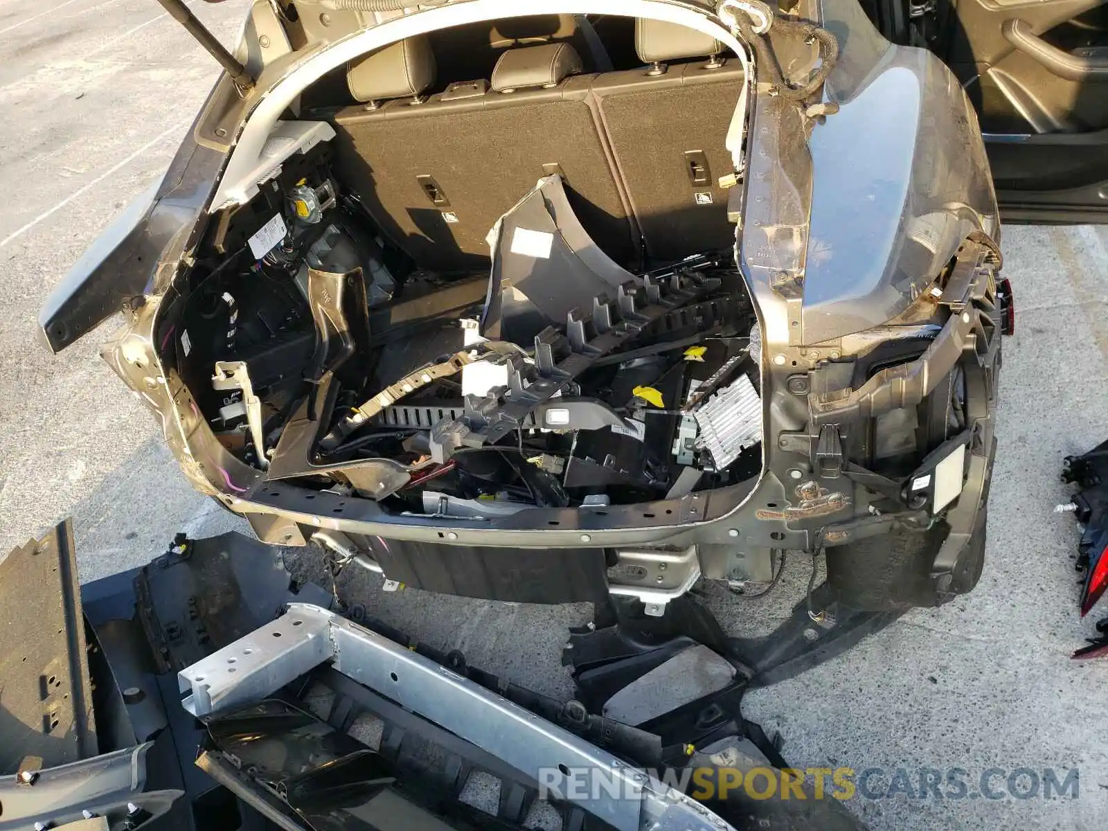 9 Photograph of a damaged car SADHD2S14K1F69706 JAGUAR I-PACE 2019