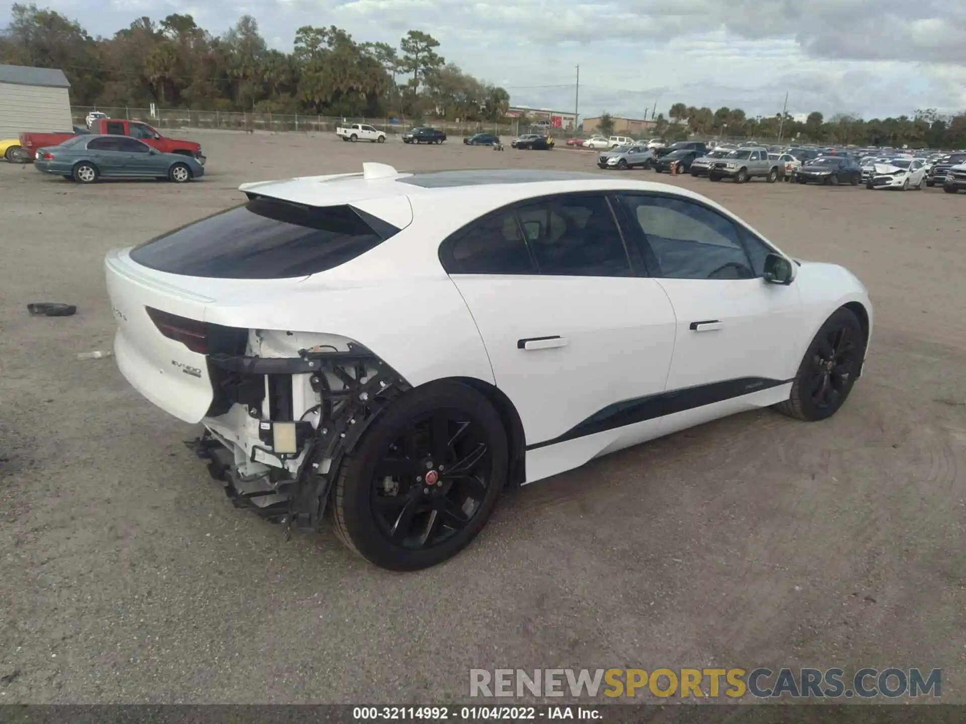 4 Photograph of a damaged car SADHD2S15K1F74235 JAGUAR I-PACE 2019