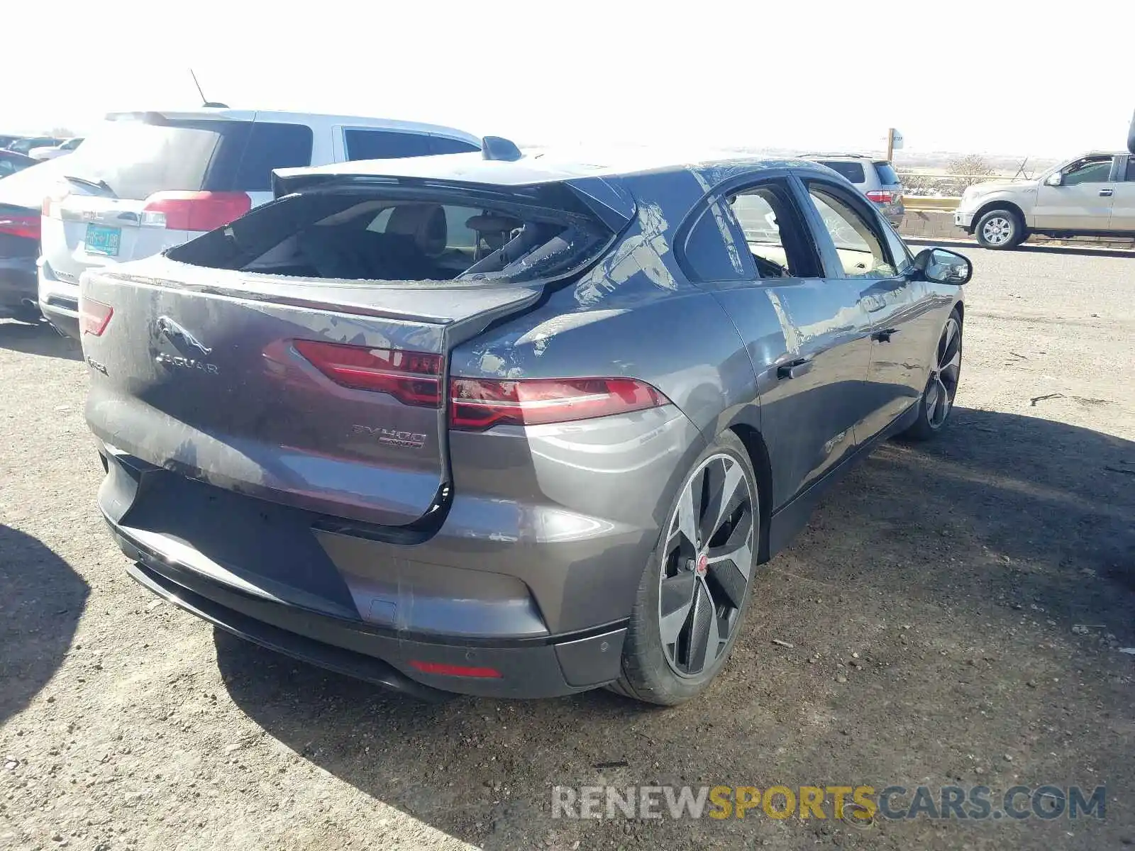 4 Photograph of a damaged car SADHD2S16K1F68346 JAGUAR I-PACE 2019