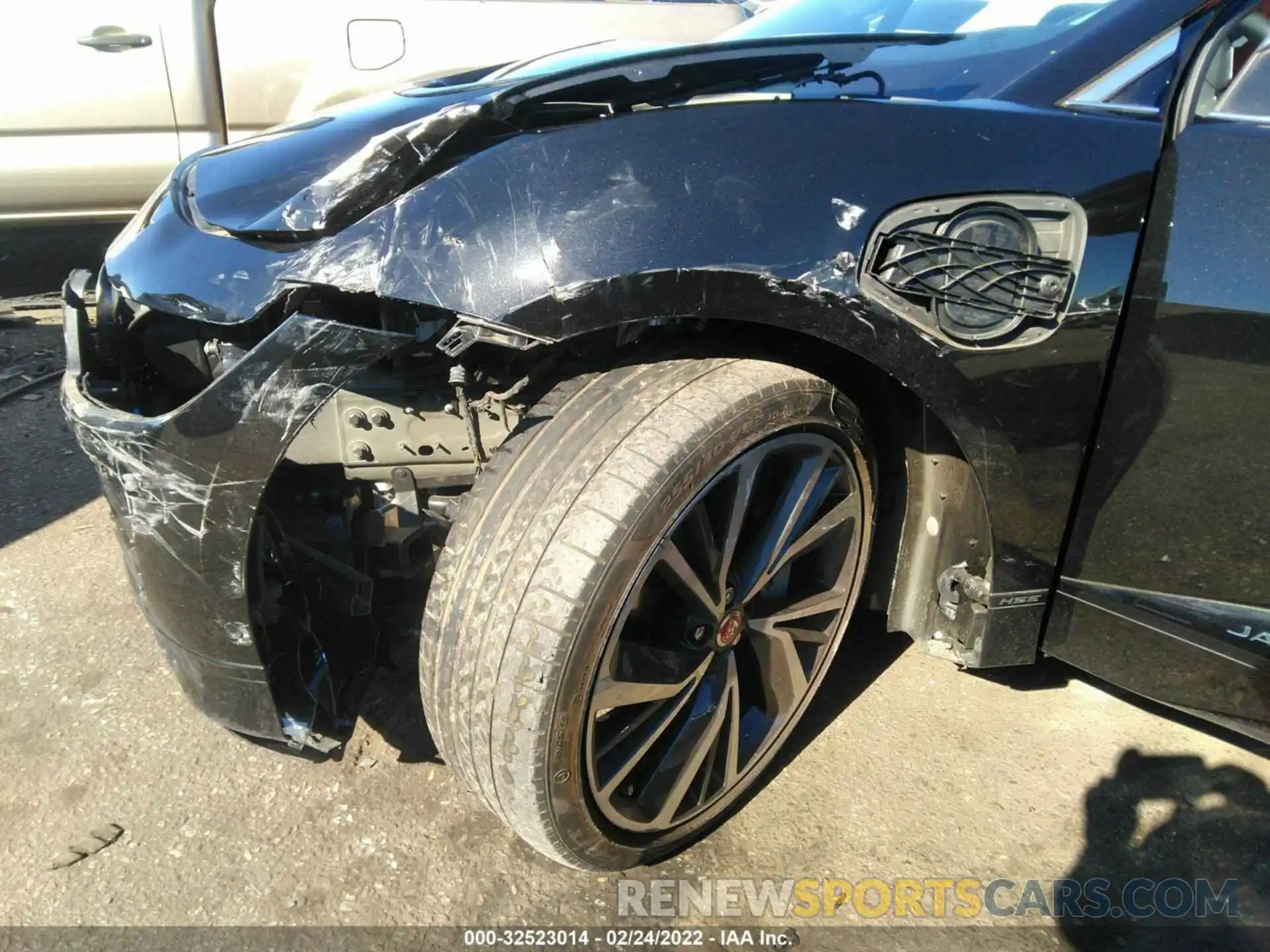 6 Photograph of a damaged car SADHD2S17K1F74964 JAGUAR I-PACE 2019