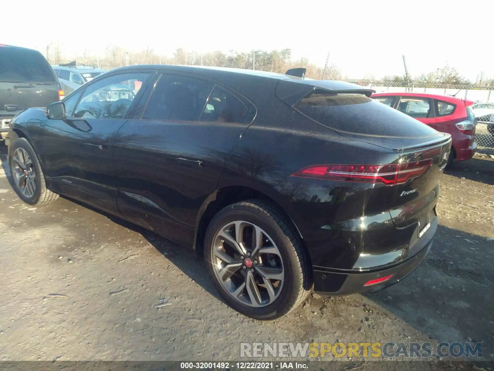 3 Photograph of a damaged car SADHD2S17K1F75385 JAGUAR I-PACE 2019