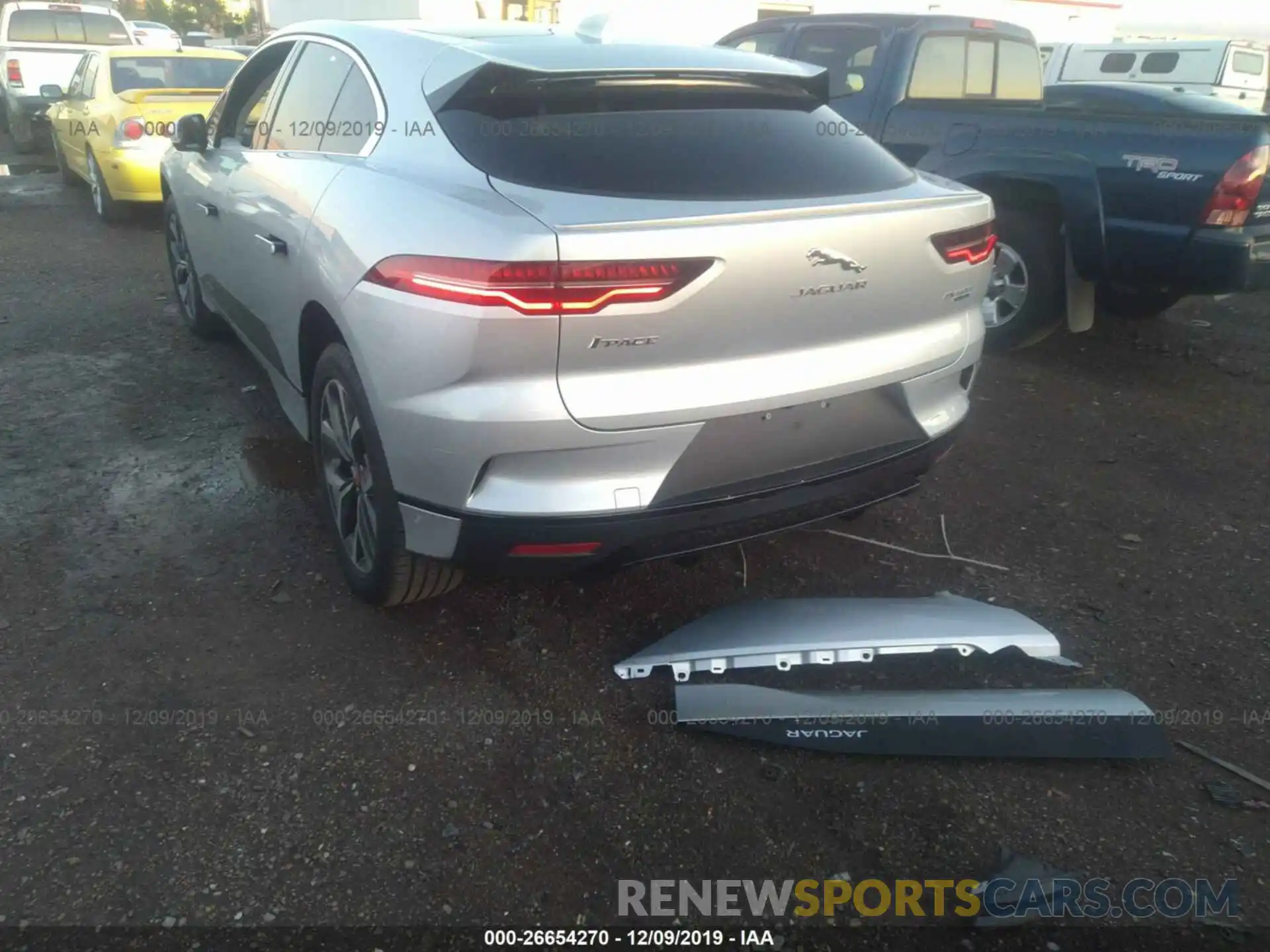 3 Photograph of a damaged car SADHD2S18K1F76674 JAGUAR I-PACE 2019