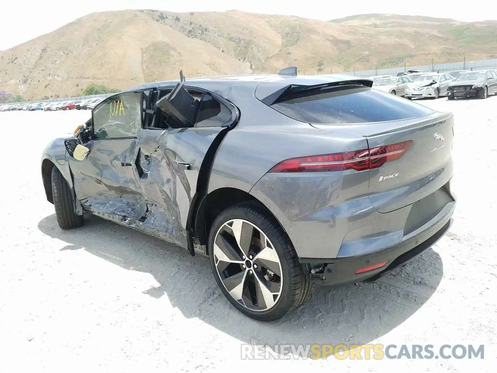 3 Photograph of a damaged car SADHD2S13K1F72449 JAGUAR I-PACE FIR 2019